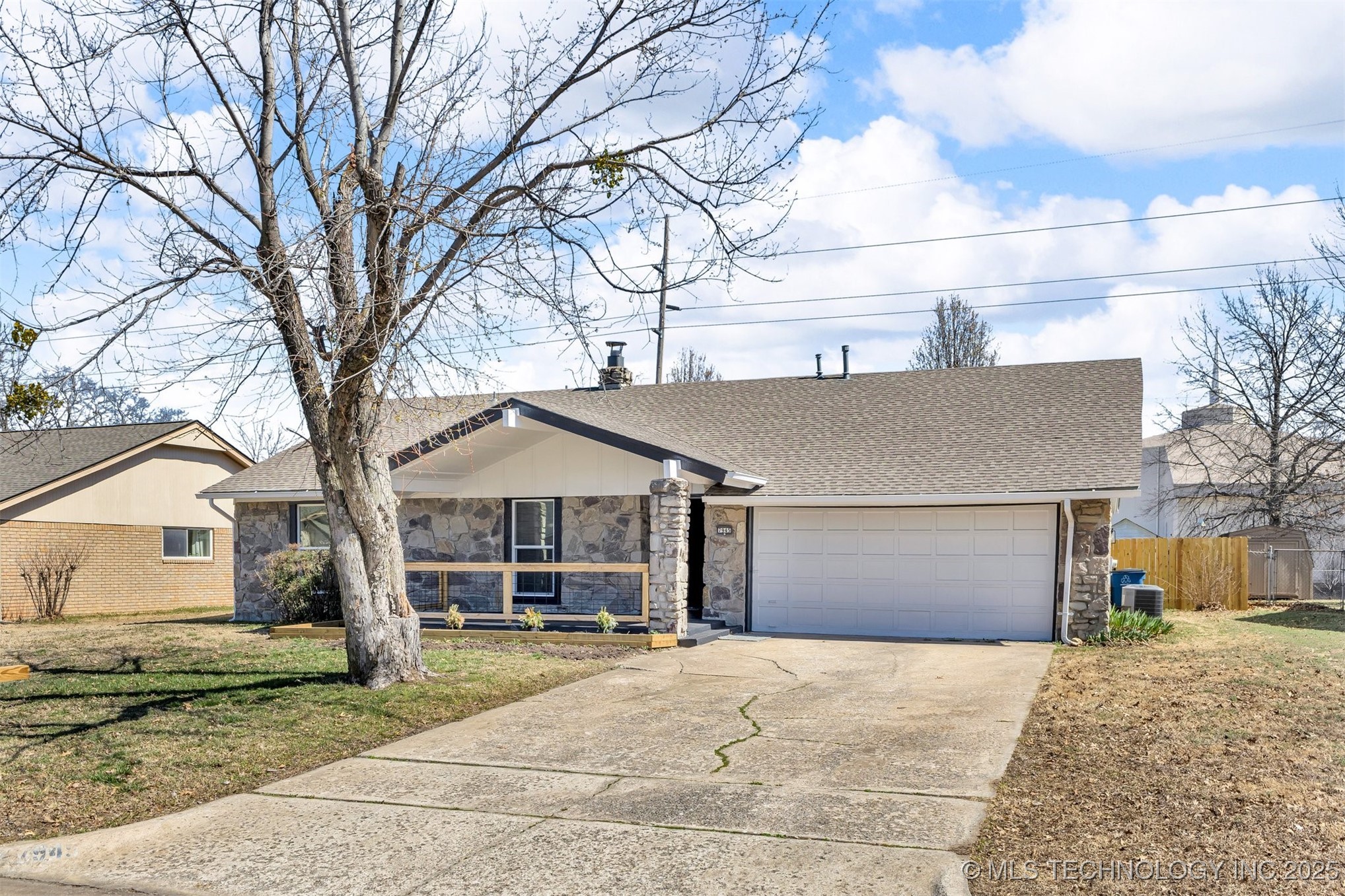 7945 S 72nd East Avenue Property Photo
