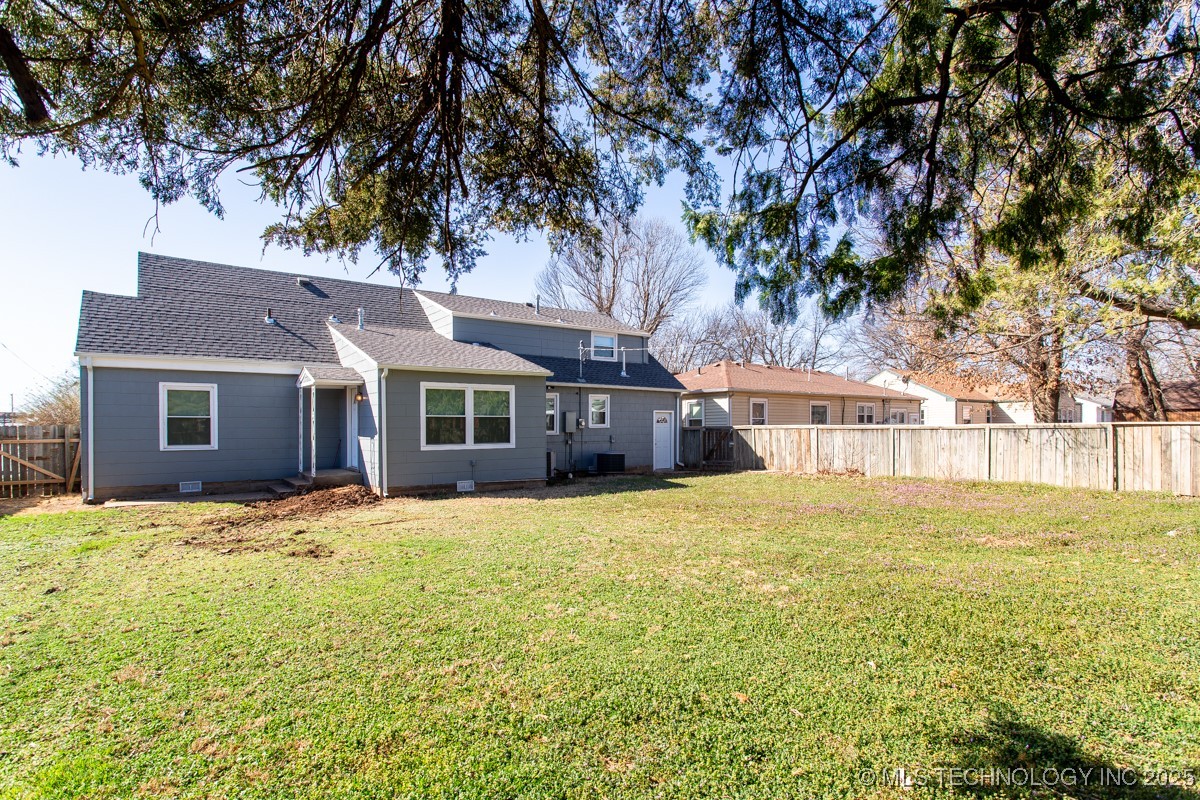 1002 Seneca Avenue Property Photo 8