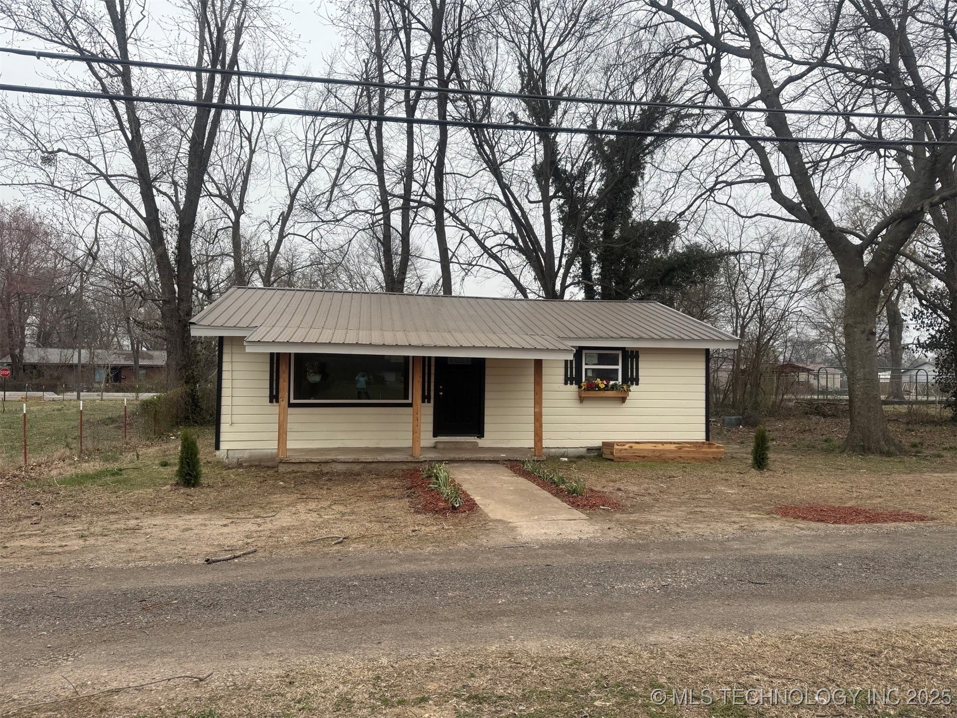 616 W Chestnut Street Property Photo