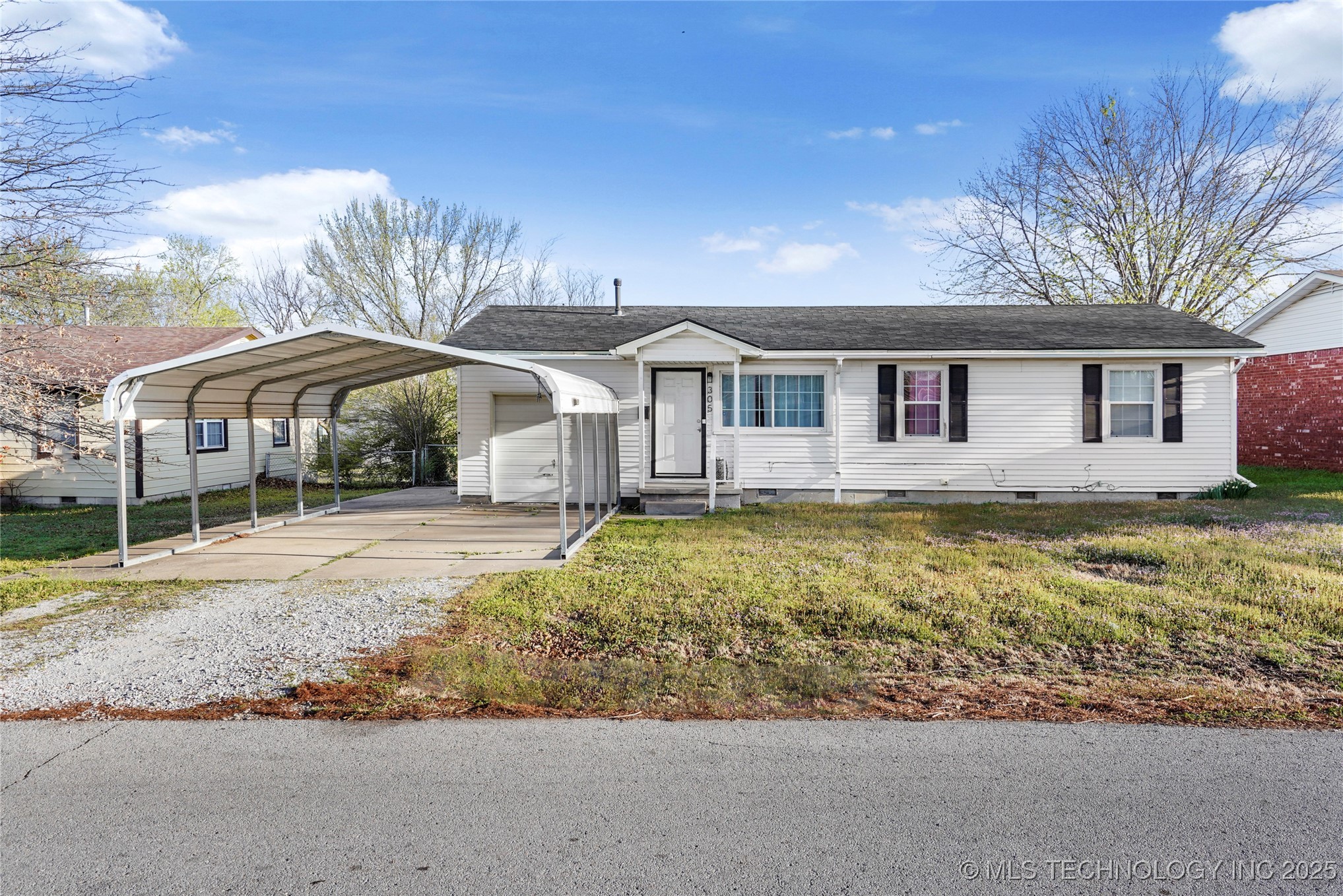 305 E Elm Street Property Photo 1