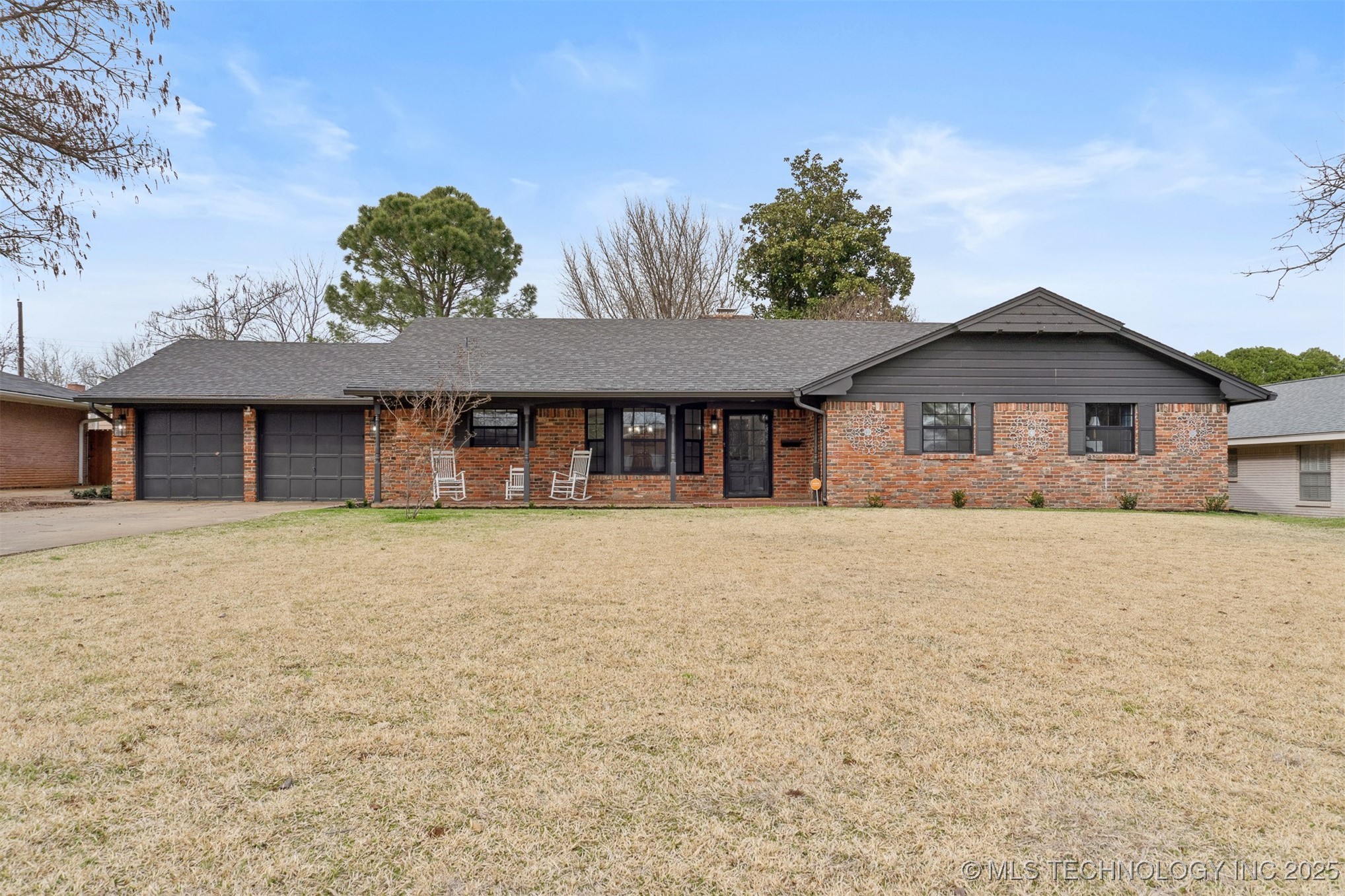 2010 W Locust Street Property Photo