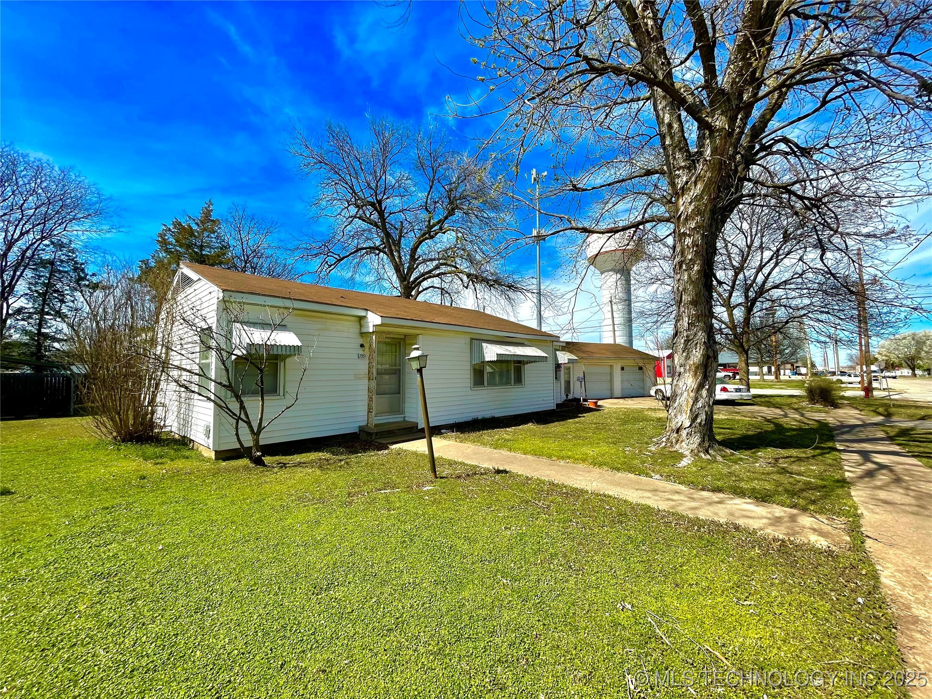 709 N Cherokee Avenue N Property Photo