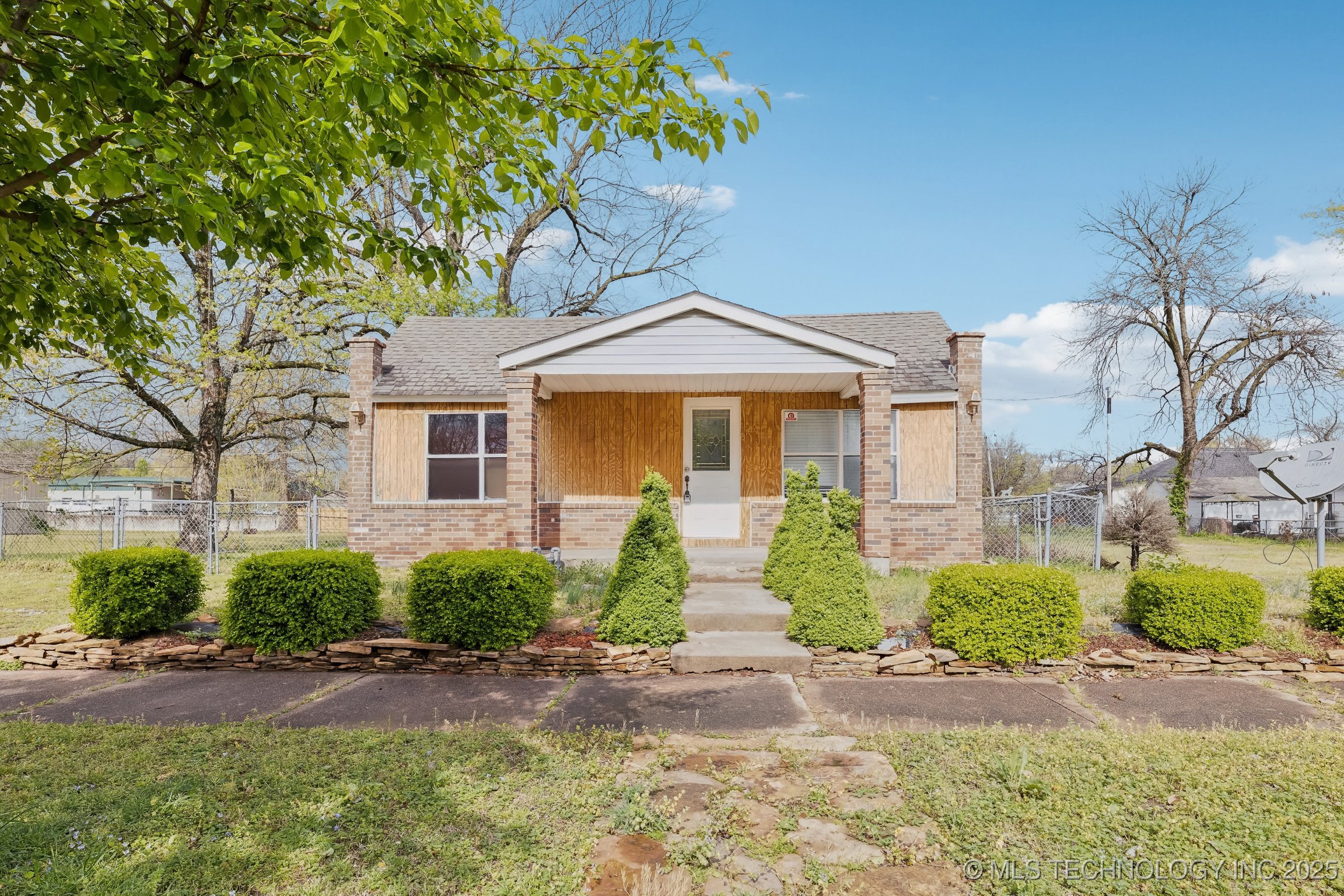 123 N M Street Property Photo