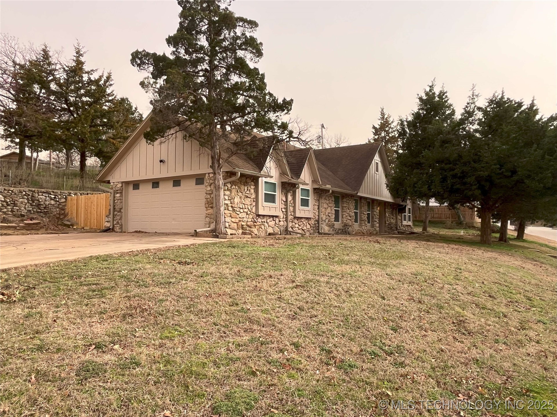 5503 S 32nd Avenue W Property Photo
