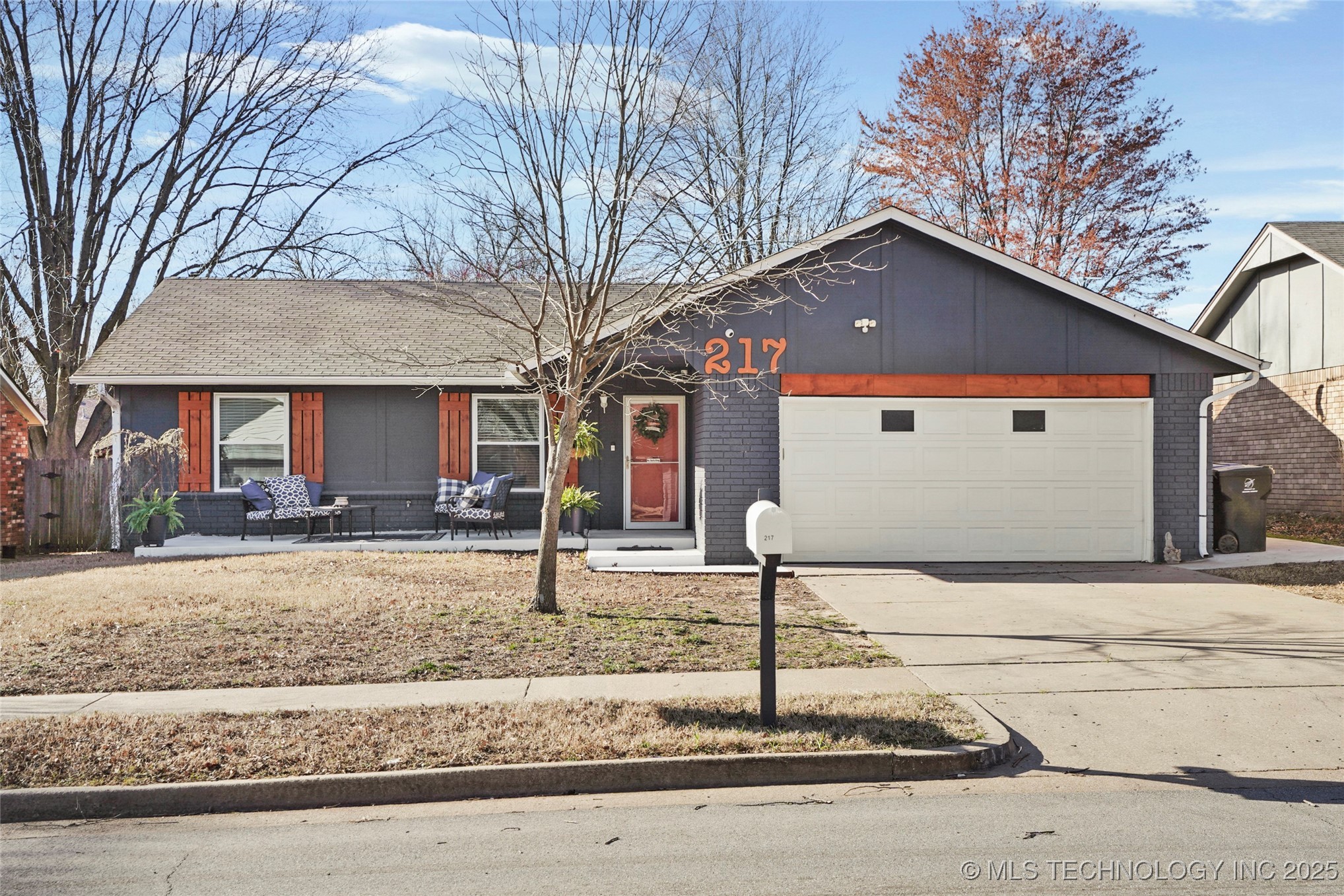 217 E Waco Street Property Photo