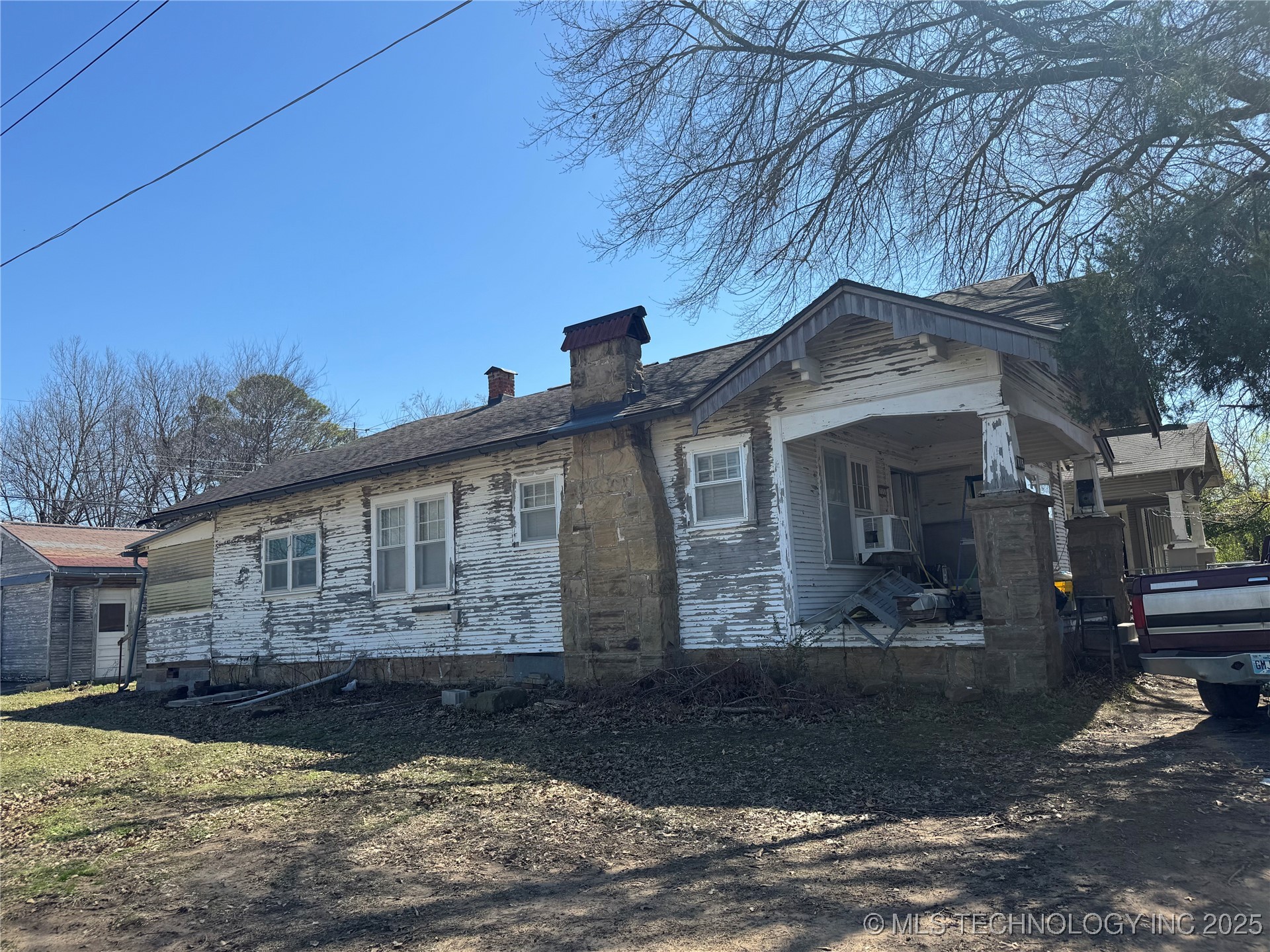 715 N Taft Avenue Property Photo
