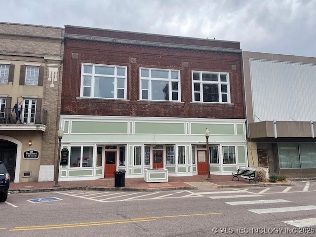 419 W Broadway Street Property Photo