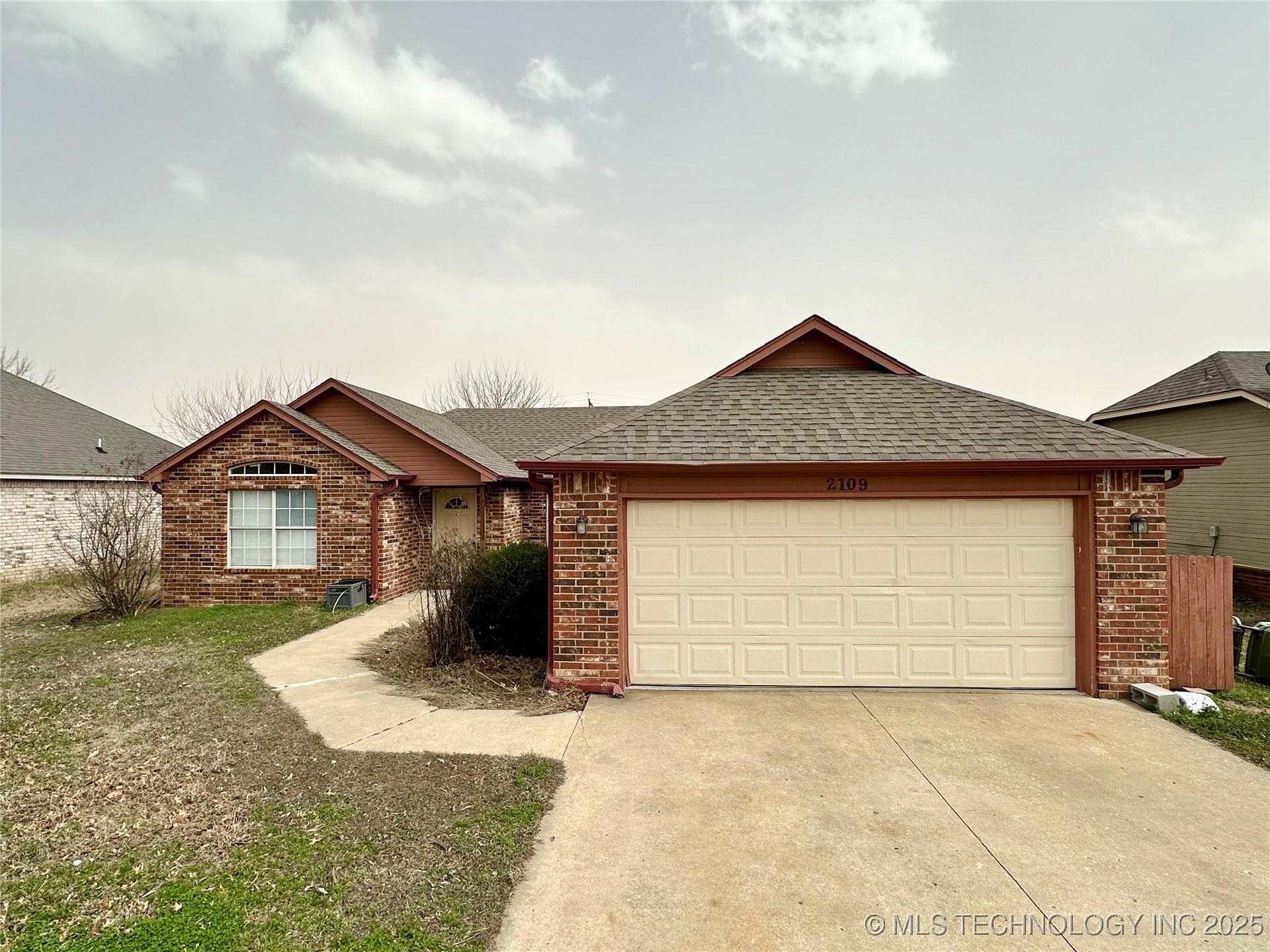 2109 S Javine Avenue Property Photo