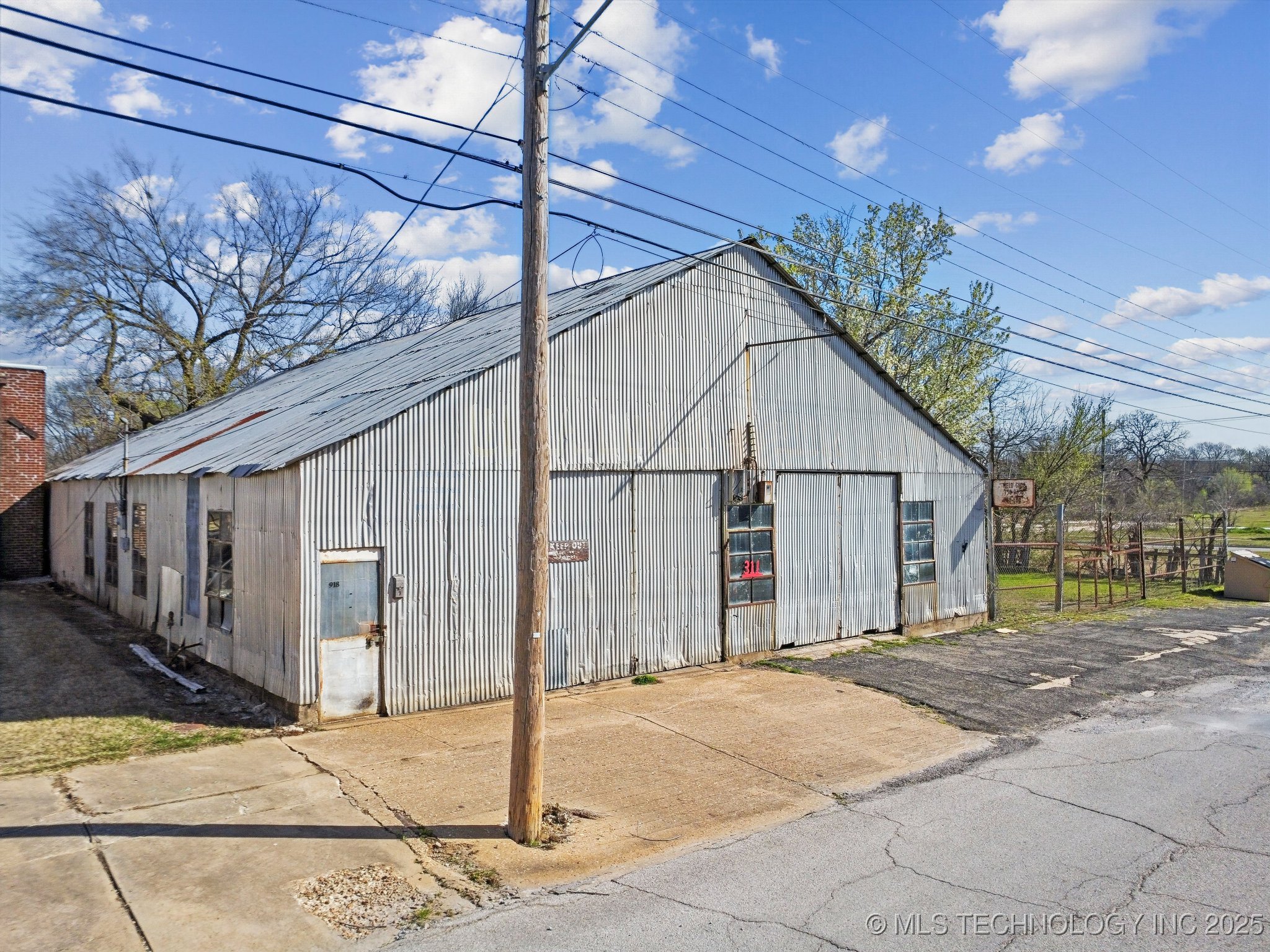 311 E 5th Street Property Photo 1