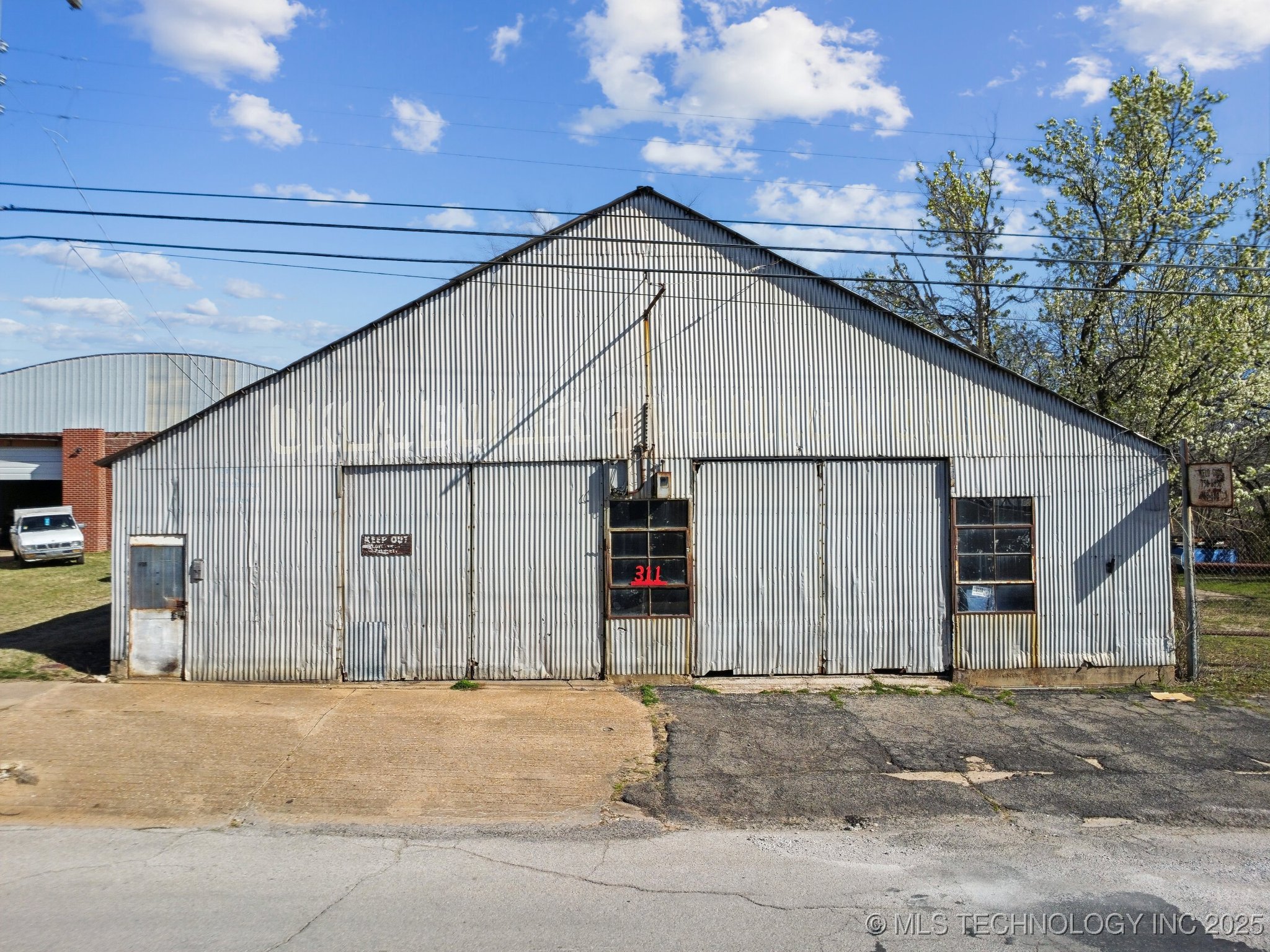 311 E 5th Street Property Photo 6