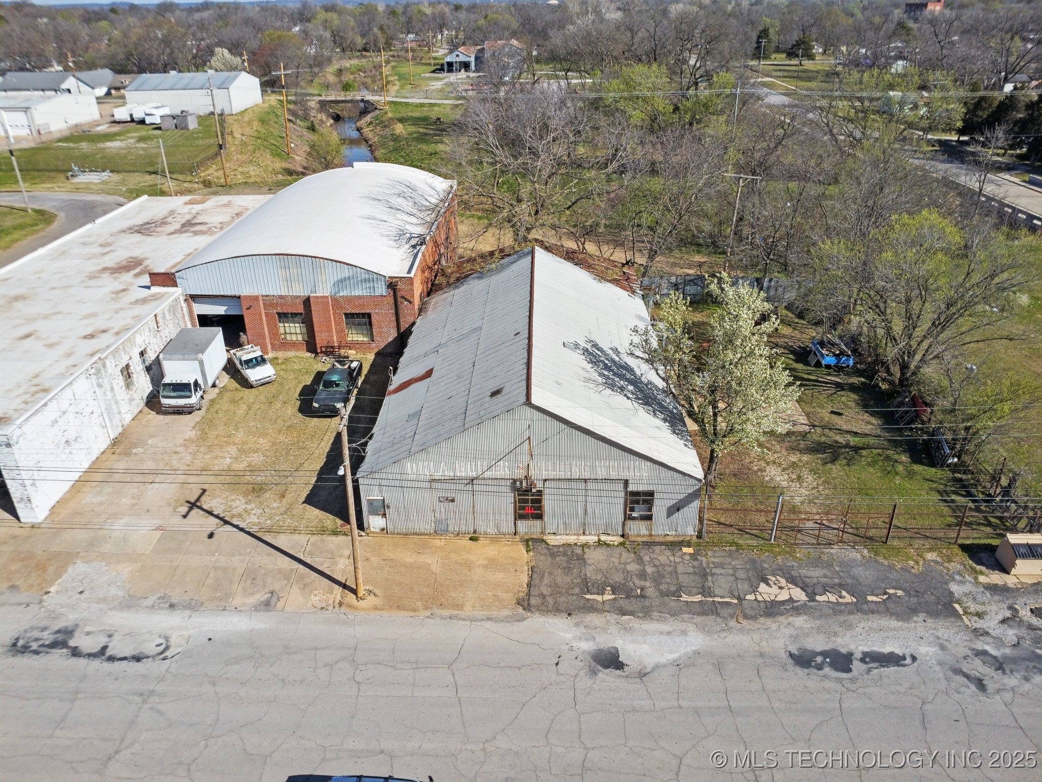 311 E 5th Street Property Photo 7