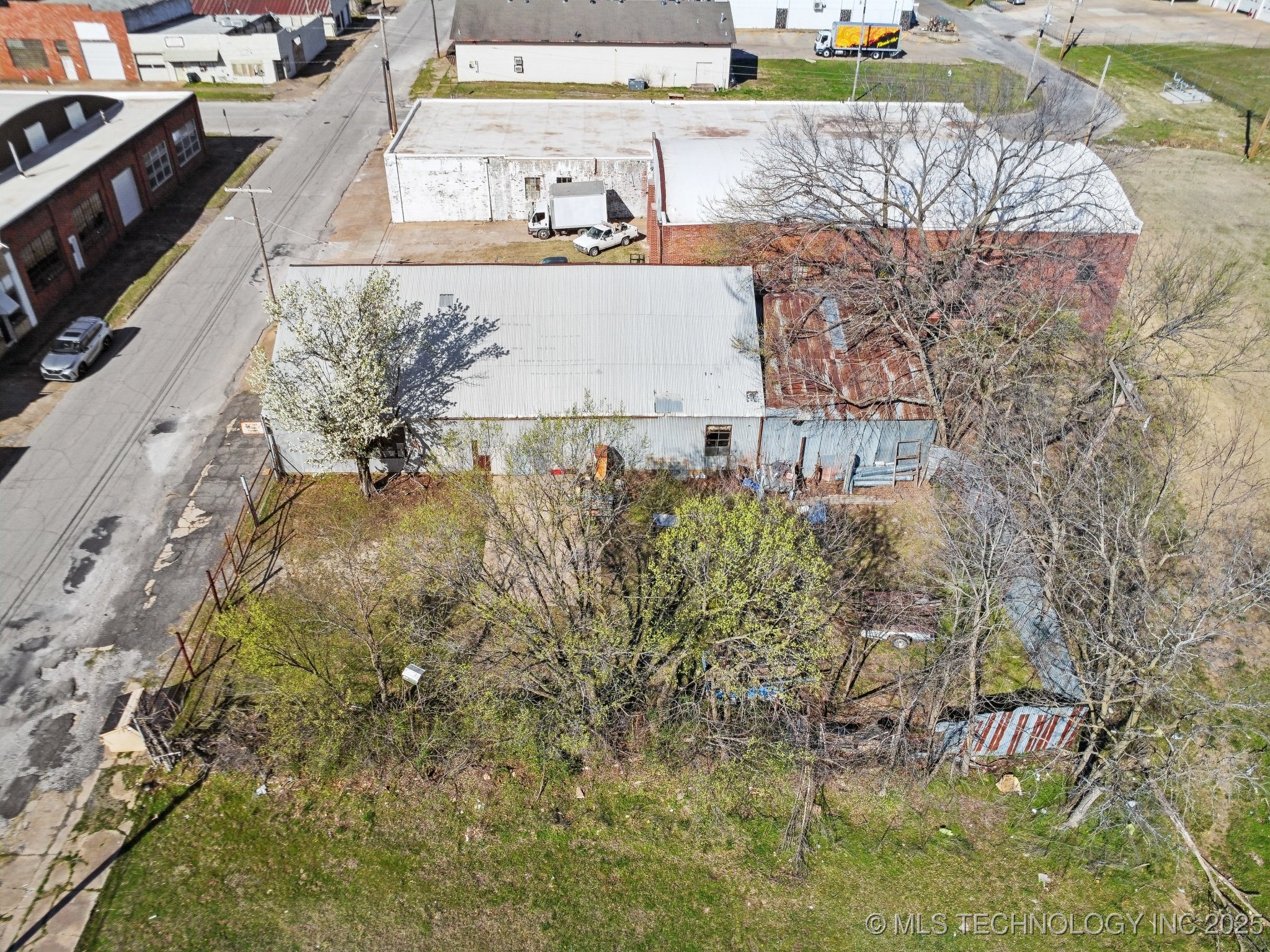 311 E 5th Street Property Photo 30