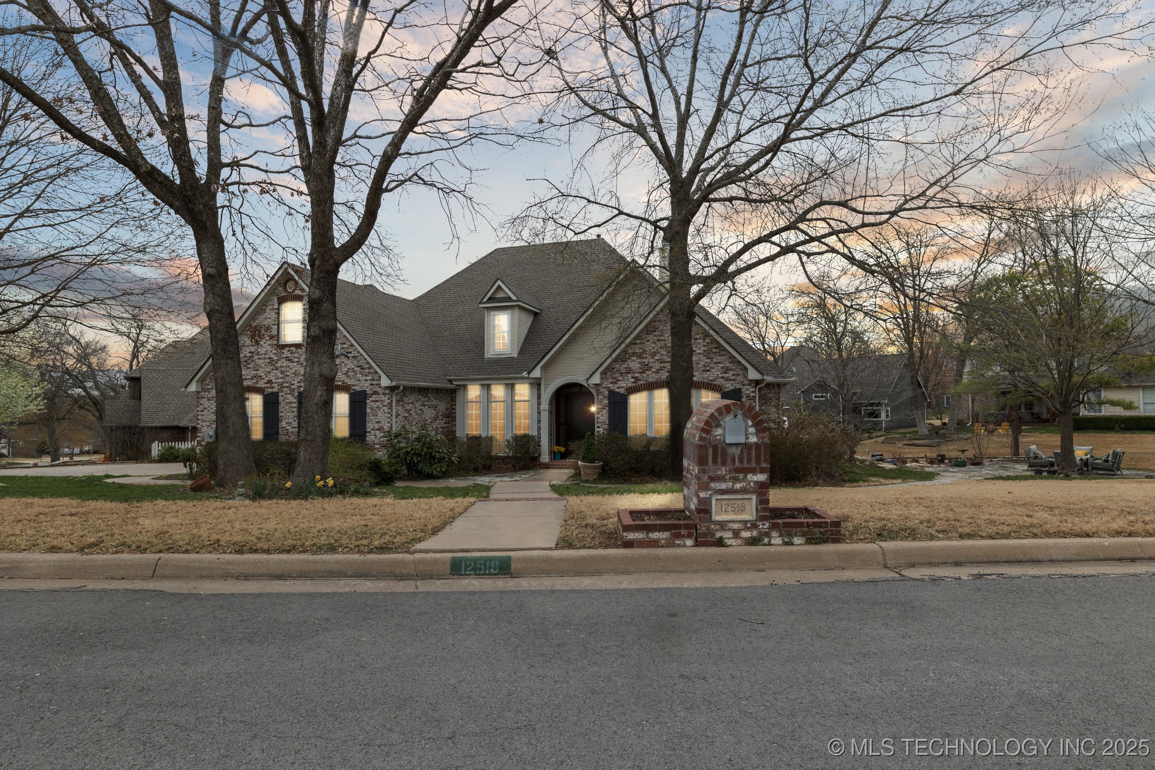 12518 S 18th Circle Property Photo 1