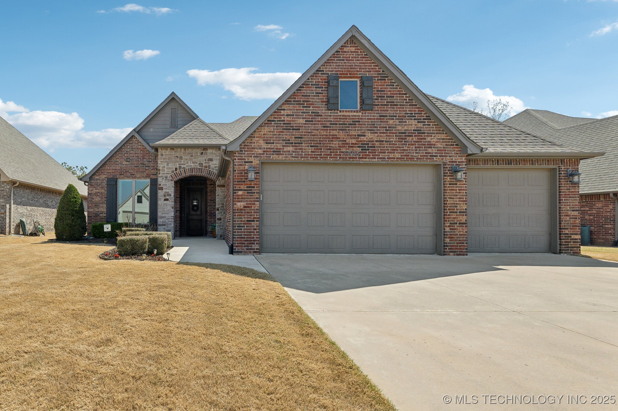 3805 S Dogwood Boulevard Property Photo 1
