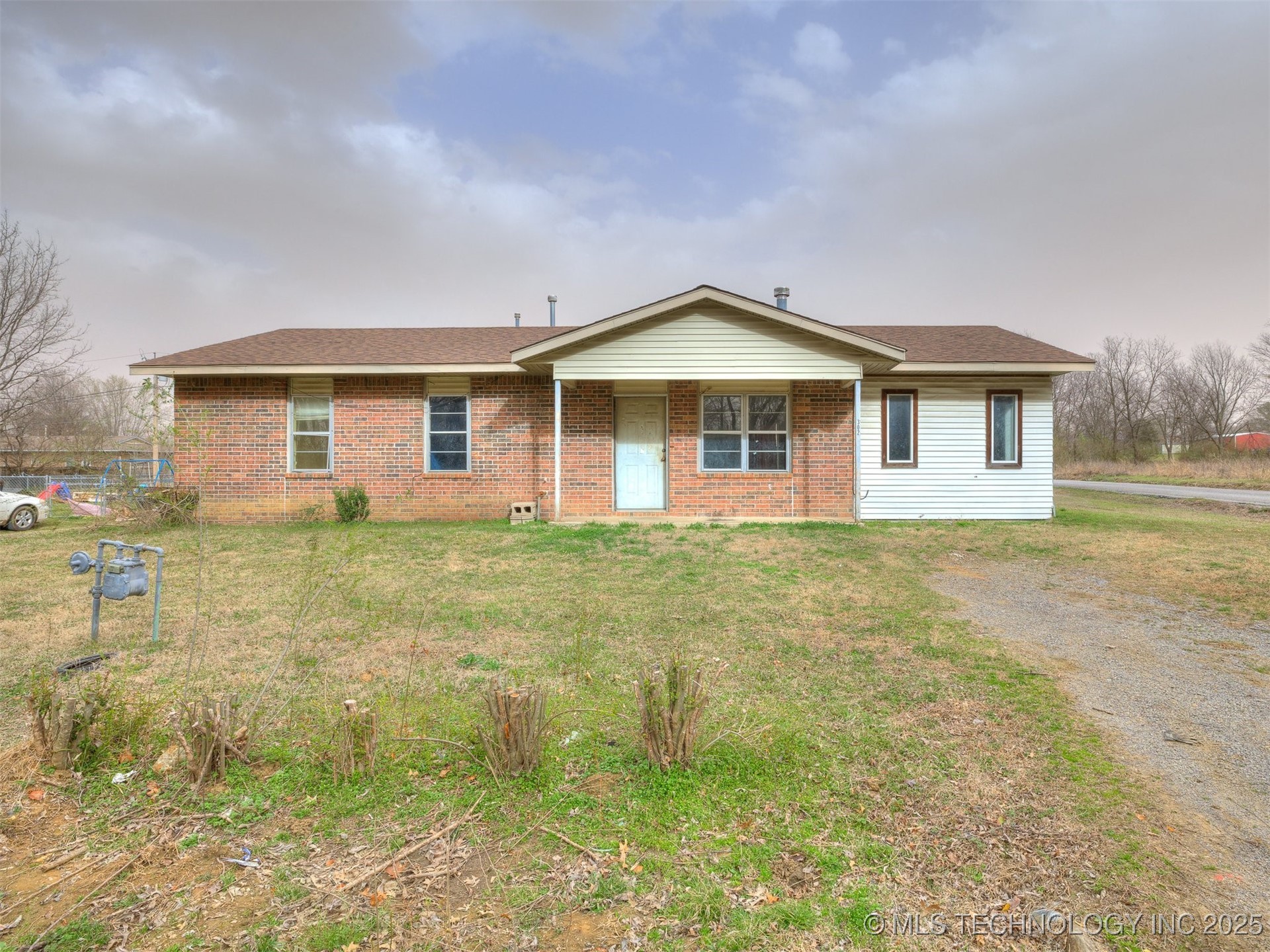 302 N Dugger Property Photo