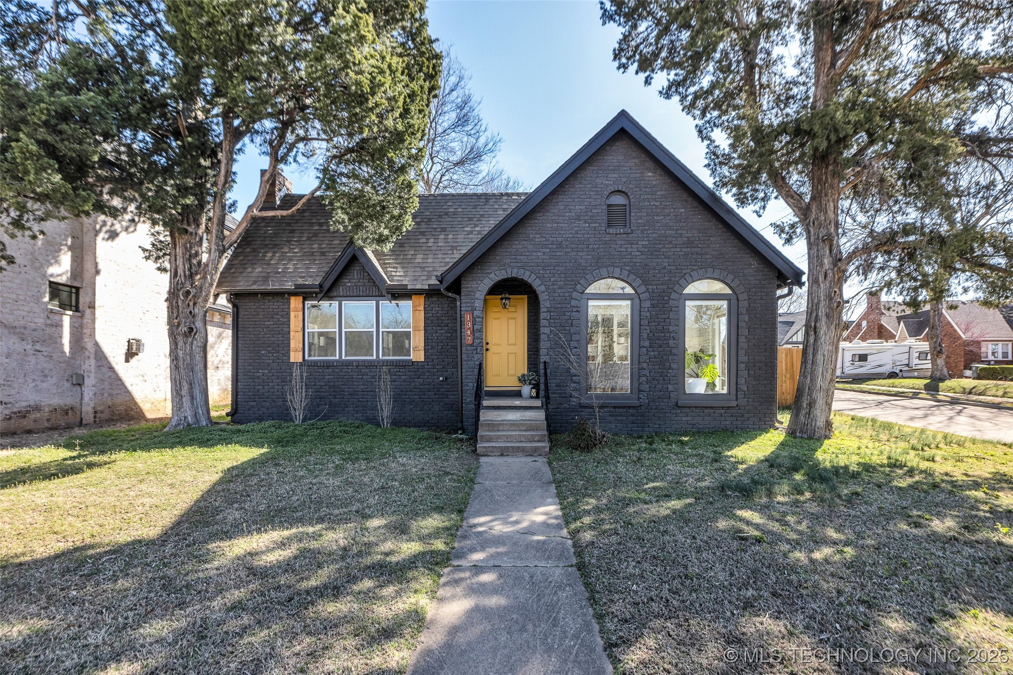 1347 S Atlanta Place Property Photo