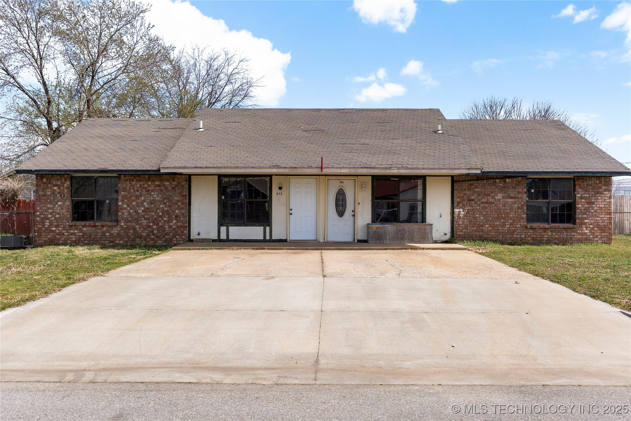 211 N Wildhorse Street Property Photo