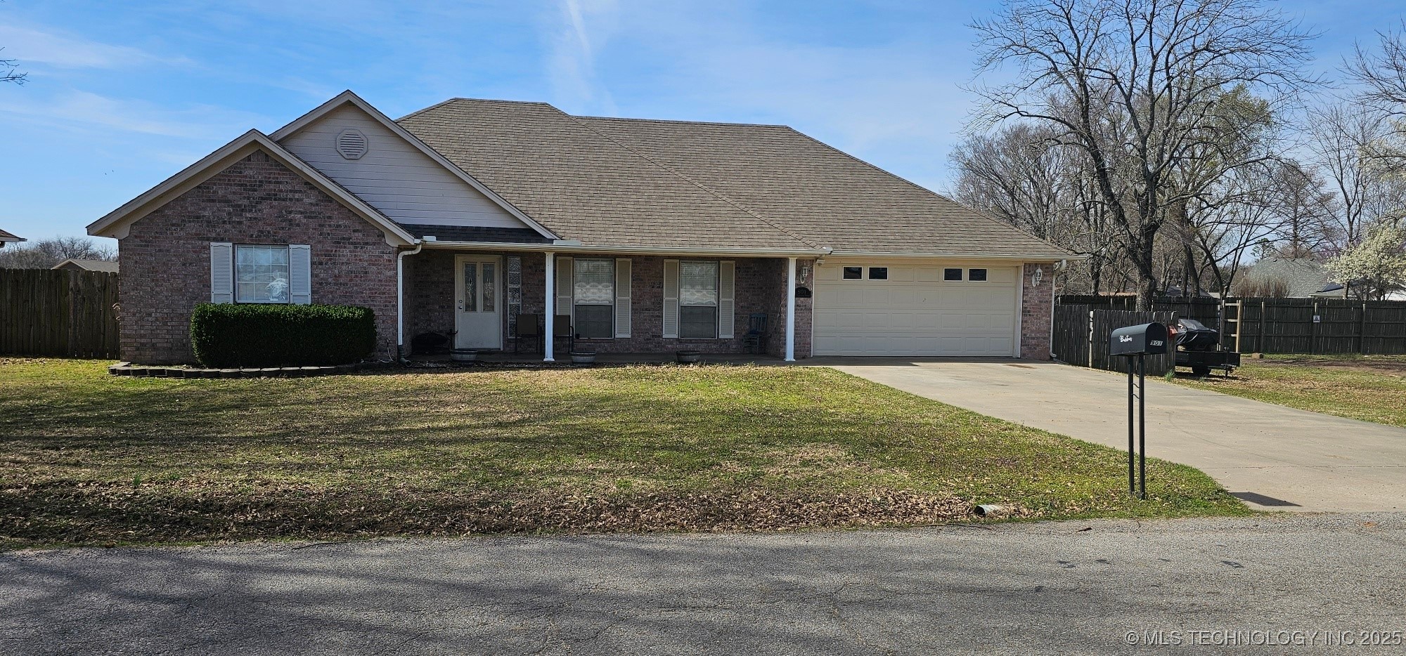 901 S Dogwood Street W Property Photo