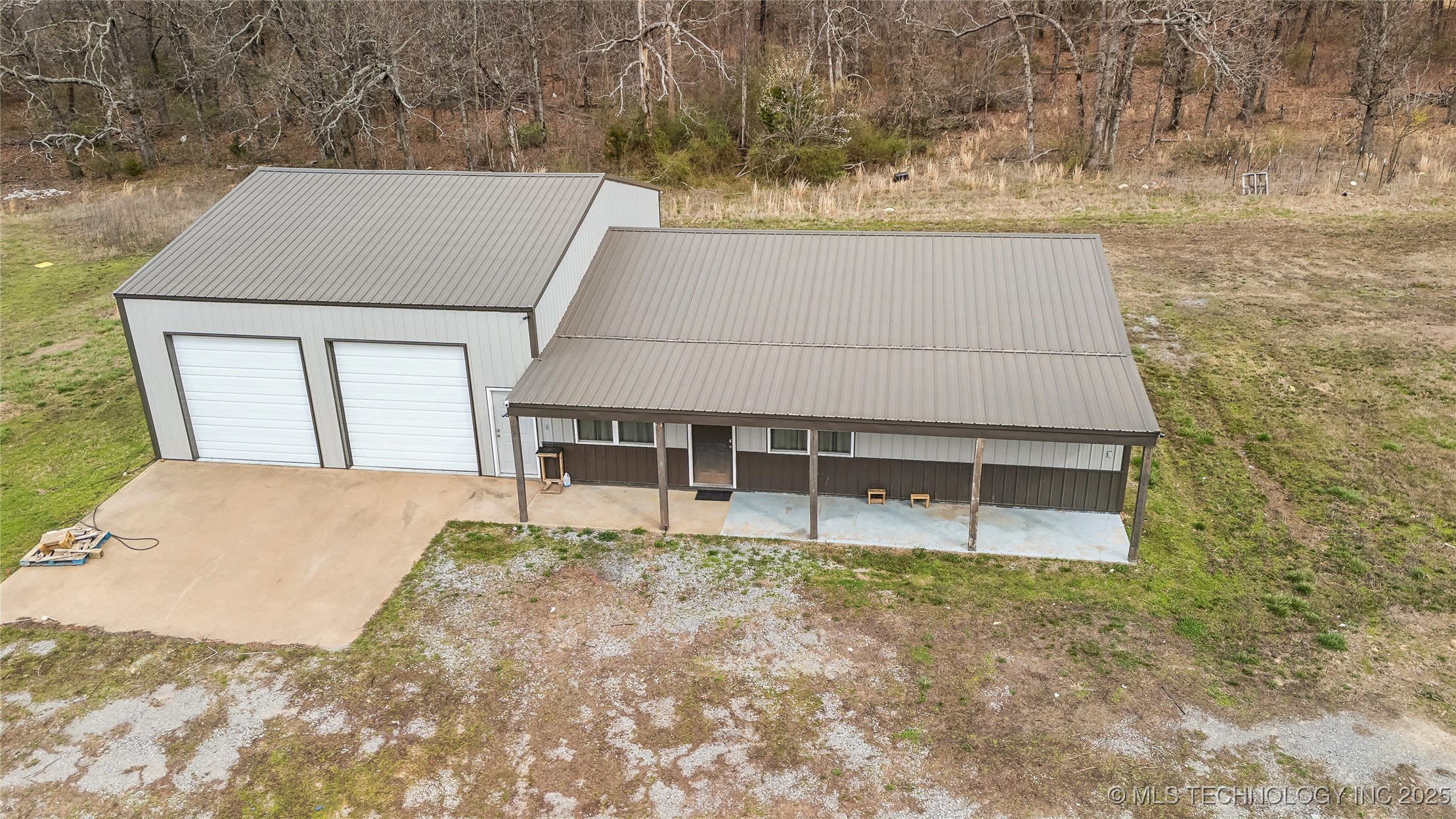 5690 E 570 Road Property Photo
