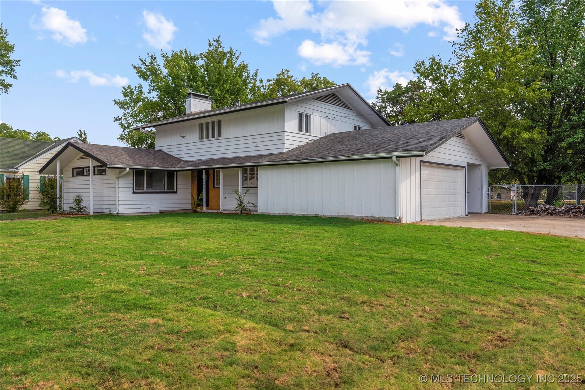 2096 S Osage Avenue Property Photo