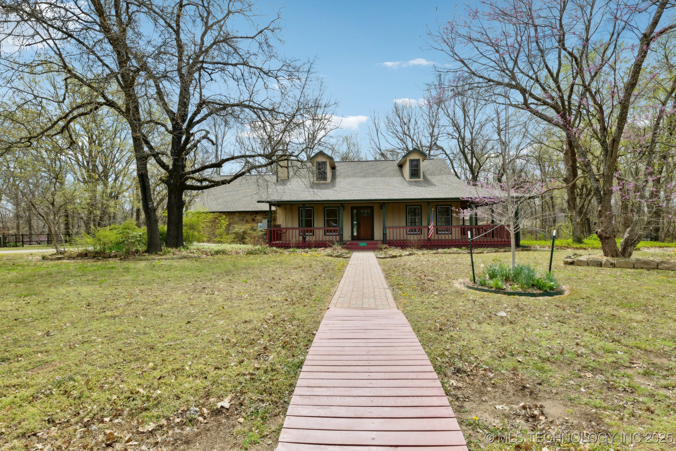 7352 E Verdigris Drive Property Photo 1