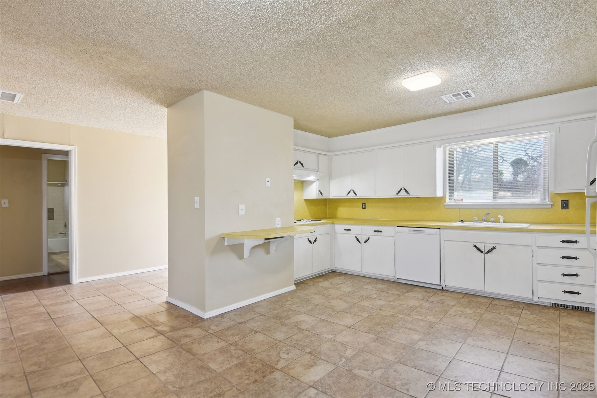 2107 E 52nd Place Property Photo 9
