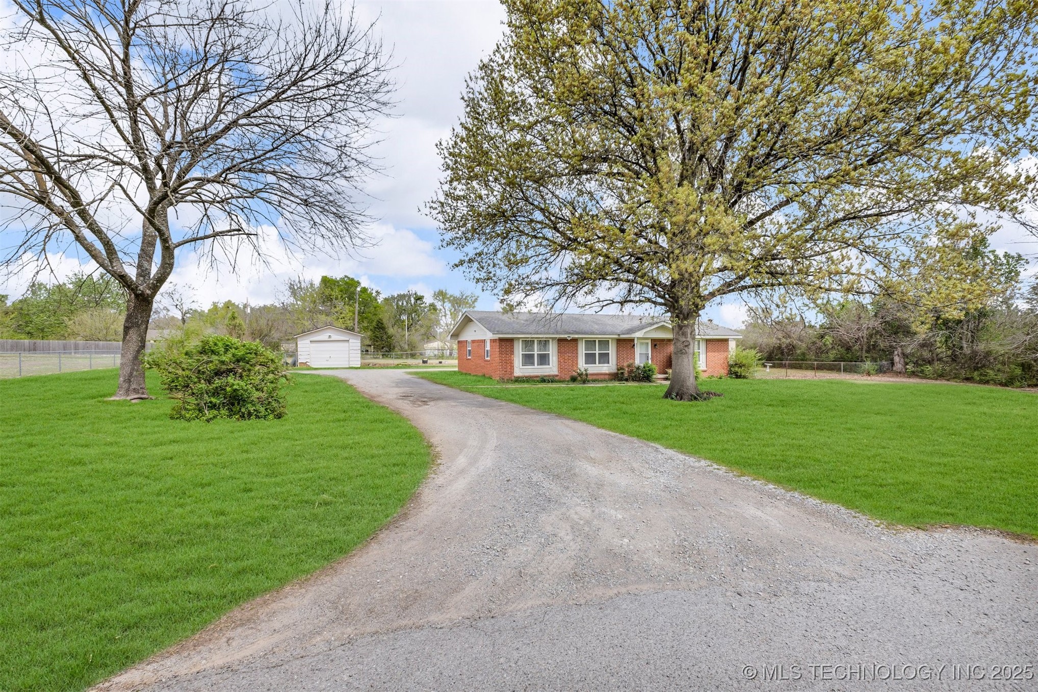 11777 E Oak Street Property Photo