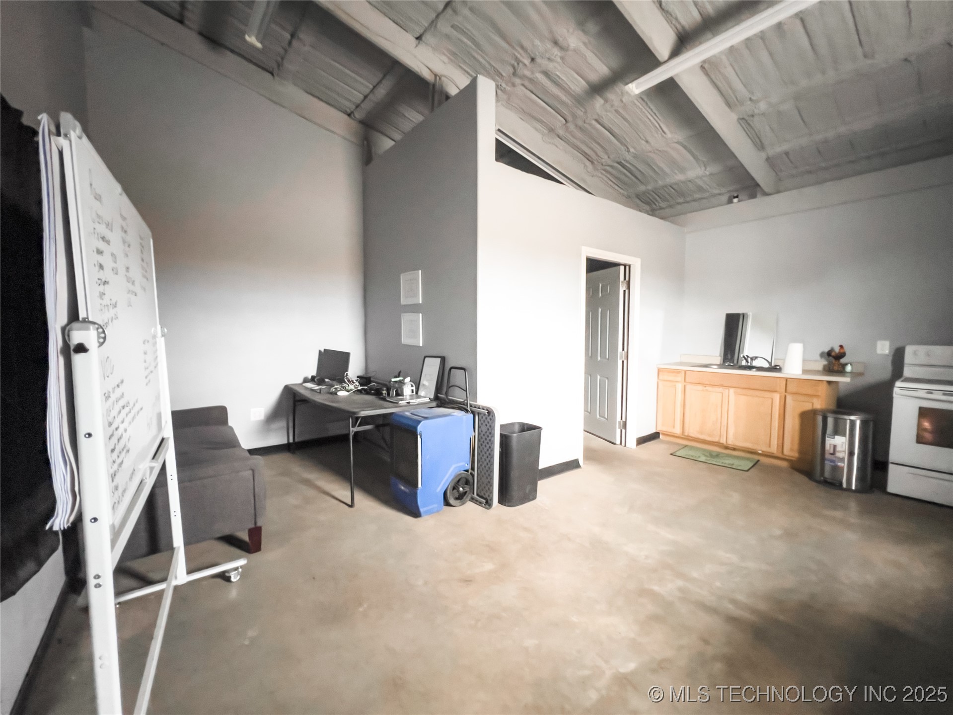10190 S 426 Road Property Photo 5