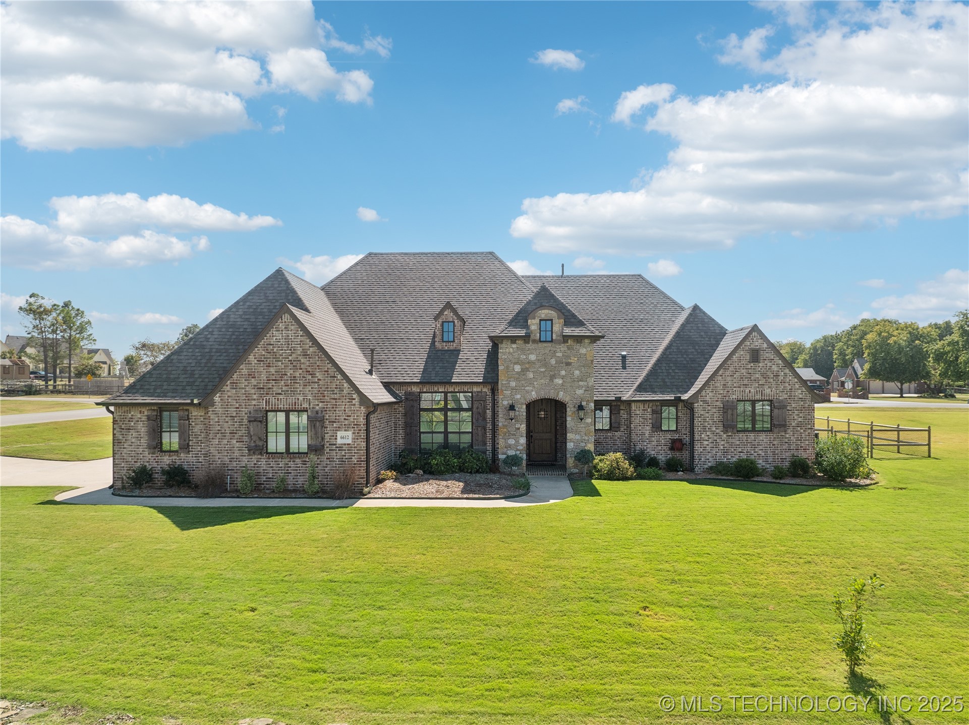 6612 N Granite Lane Property Photo 1