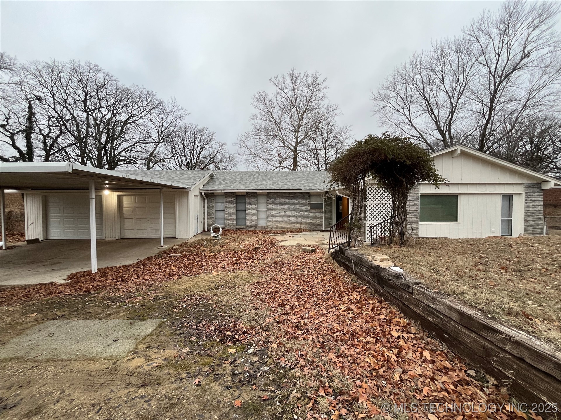 110 E Hickory Hill Road Property Photo 1