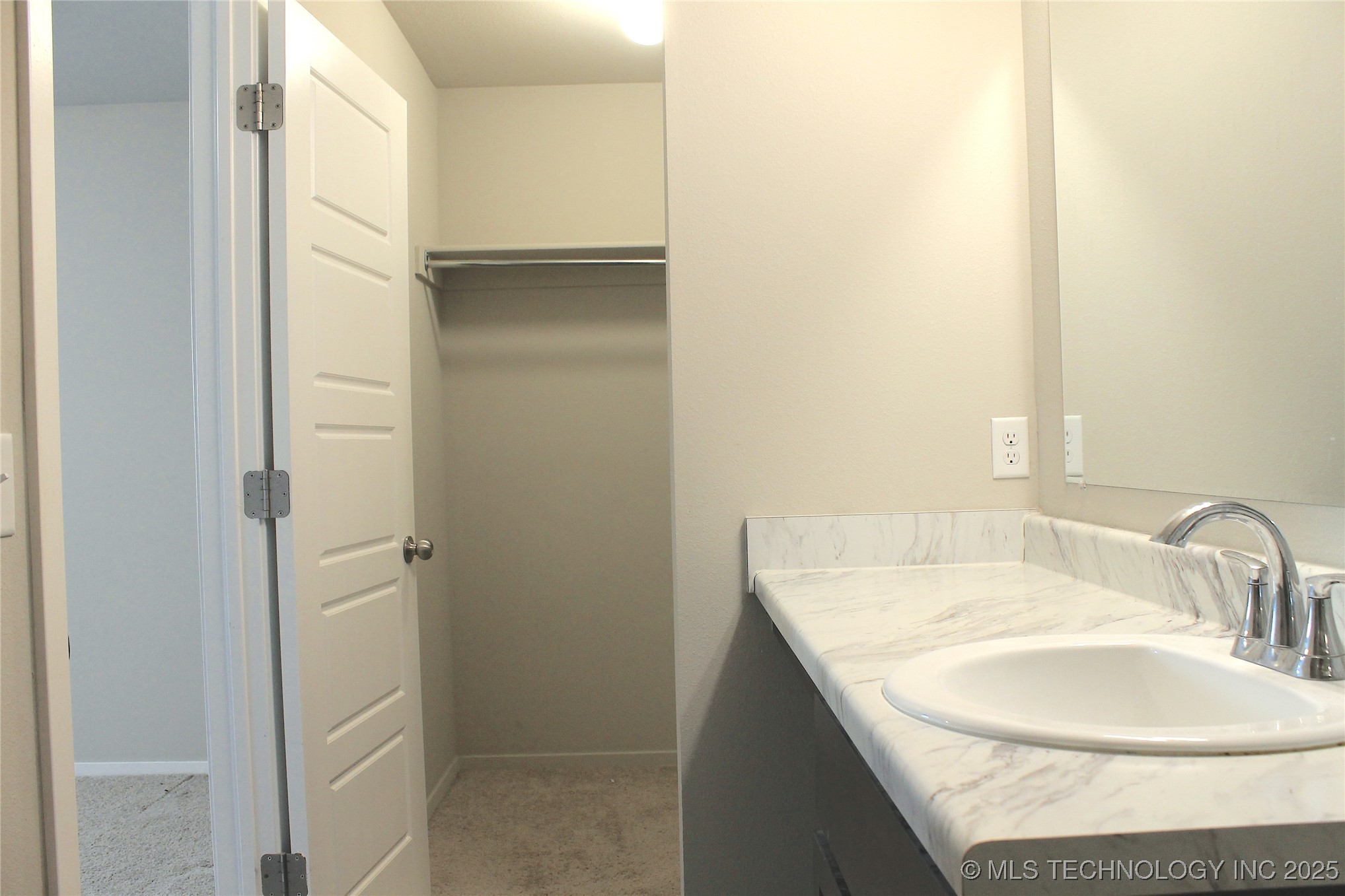 10903 N 101st Court E Property Photo 7