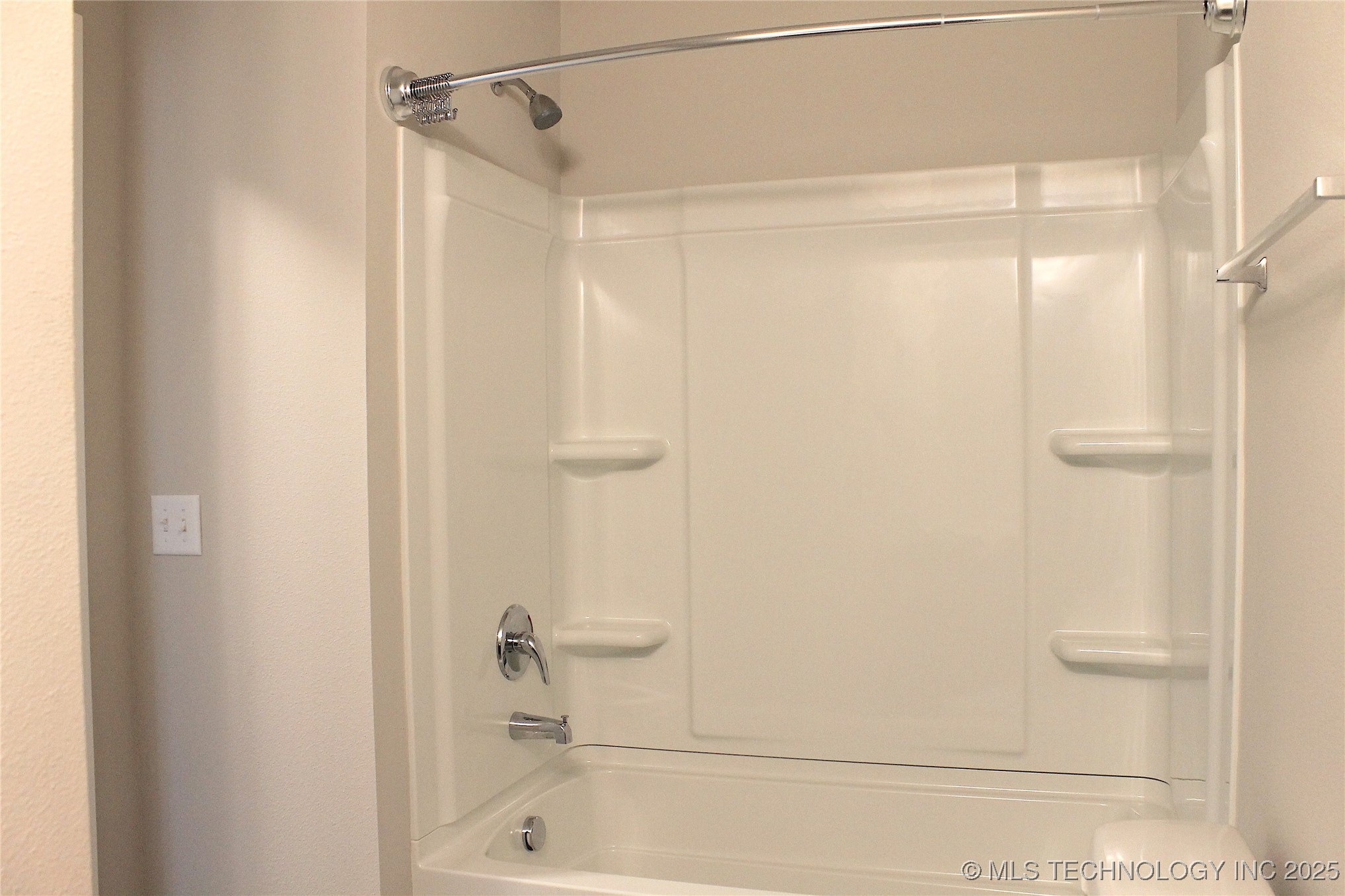 10903 N 101st Court E Property Photo 8