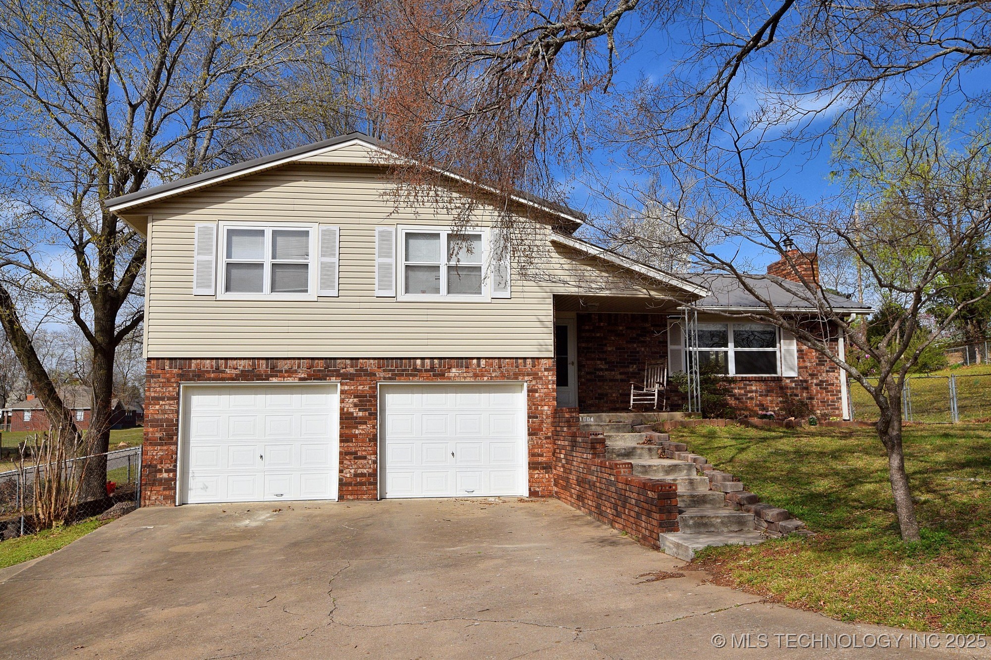 1004 S Owens Drive Property Photo