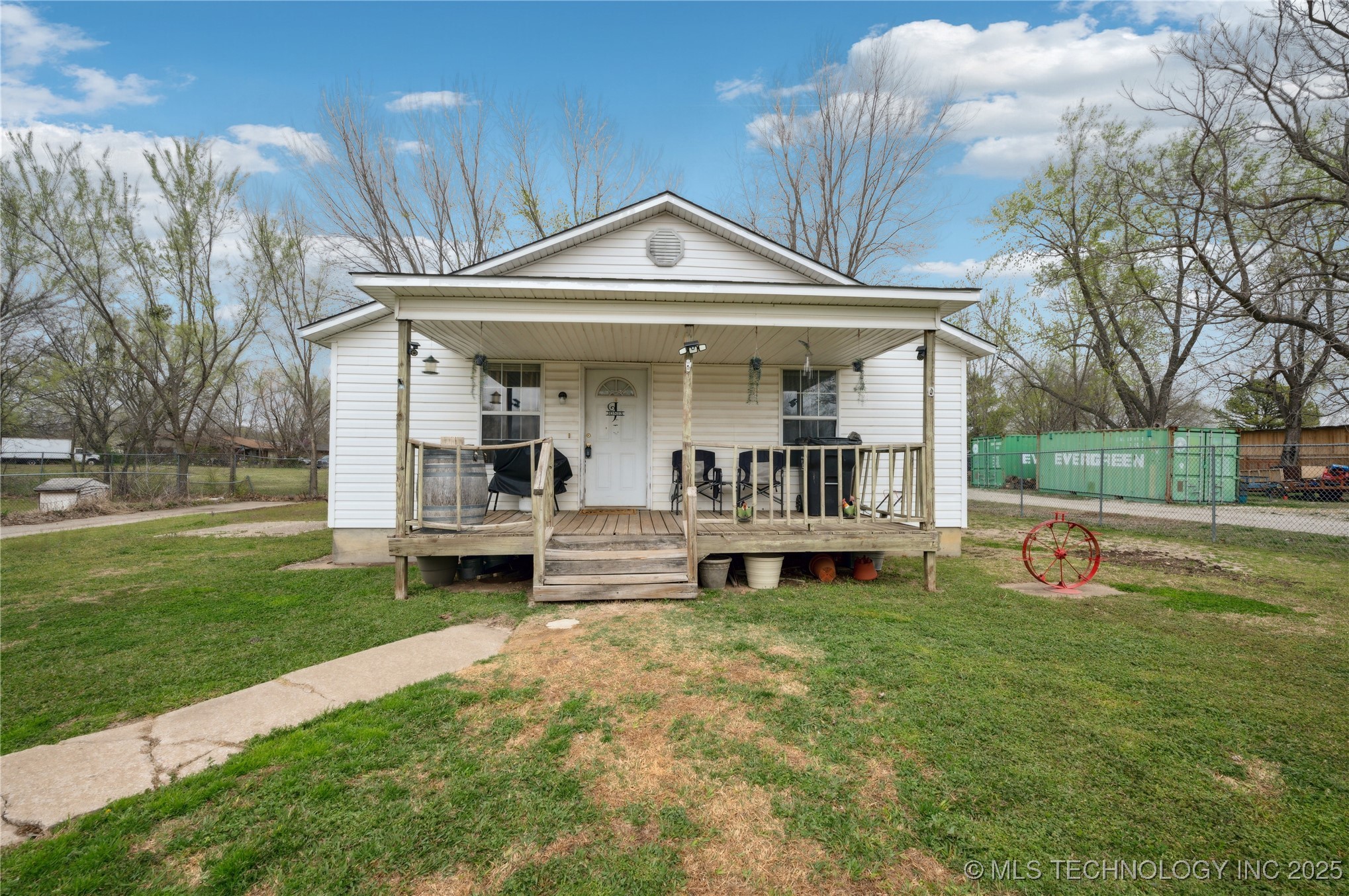 123 E 5th Place Property Photo