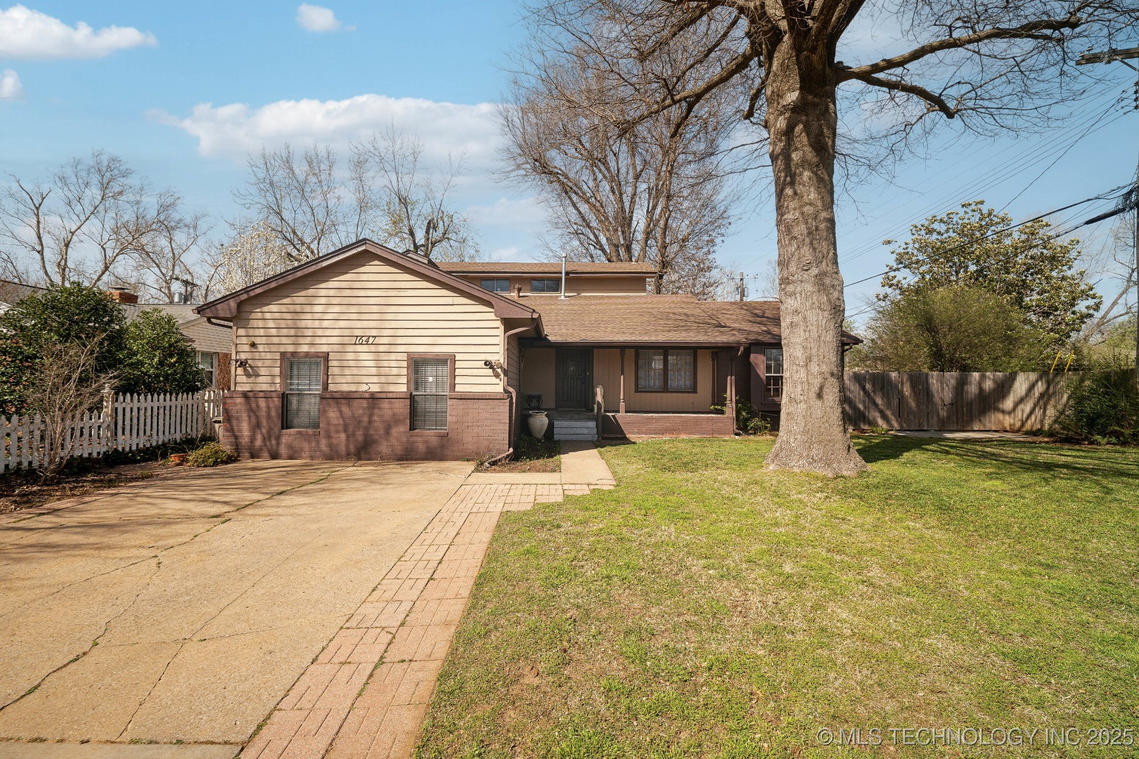 1647 E 61st Street Property Photo