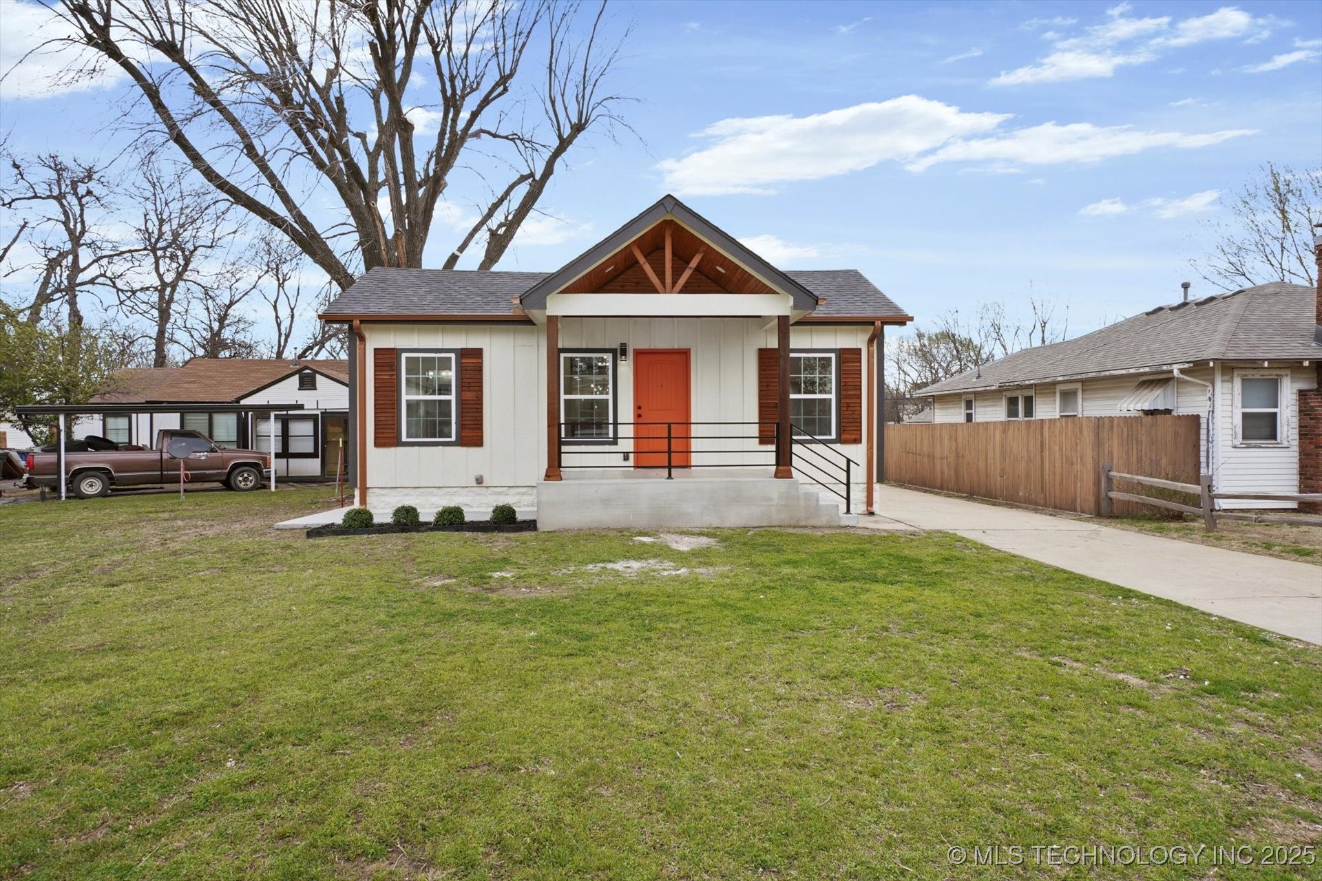 123 N Florence Avenue Property Photo