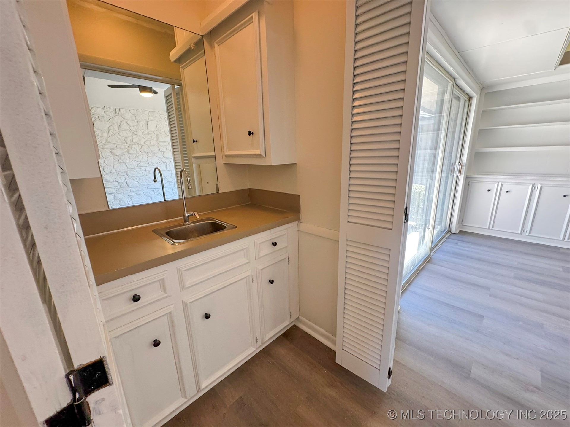 4760 S Irvington Avenue Property Photo 6