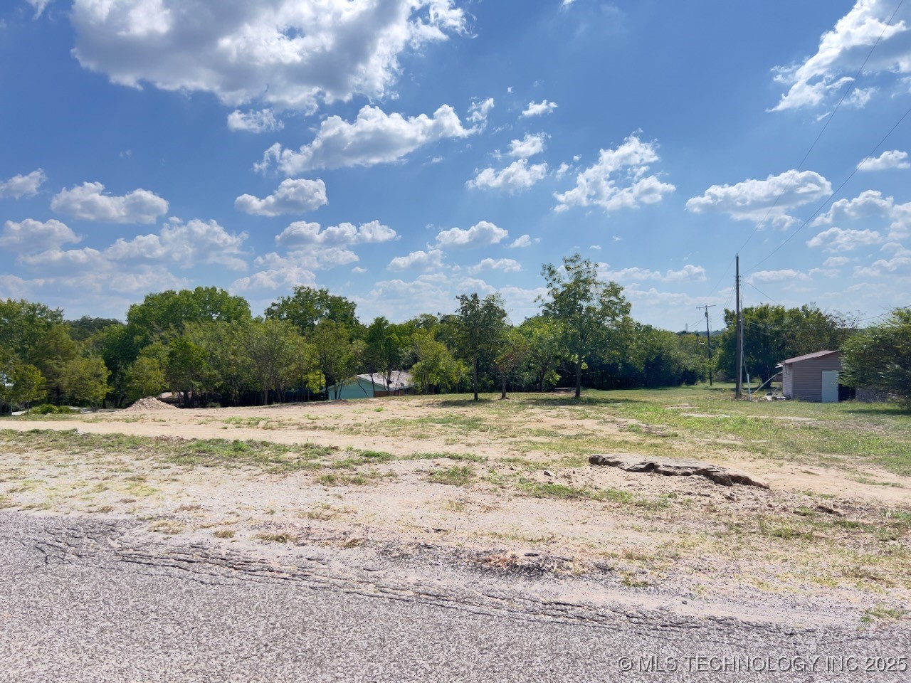 405 E Wynnewood Avenue Property Photo