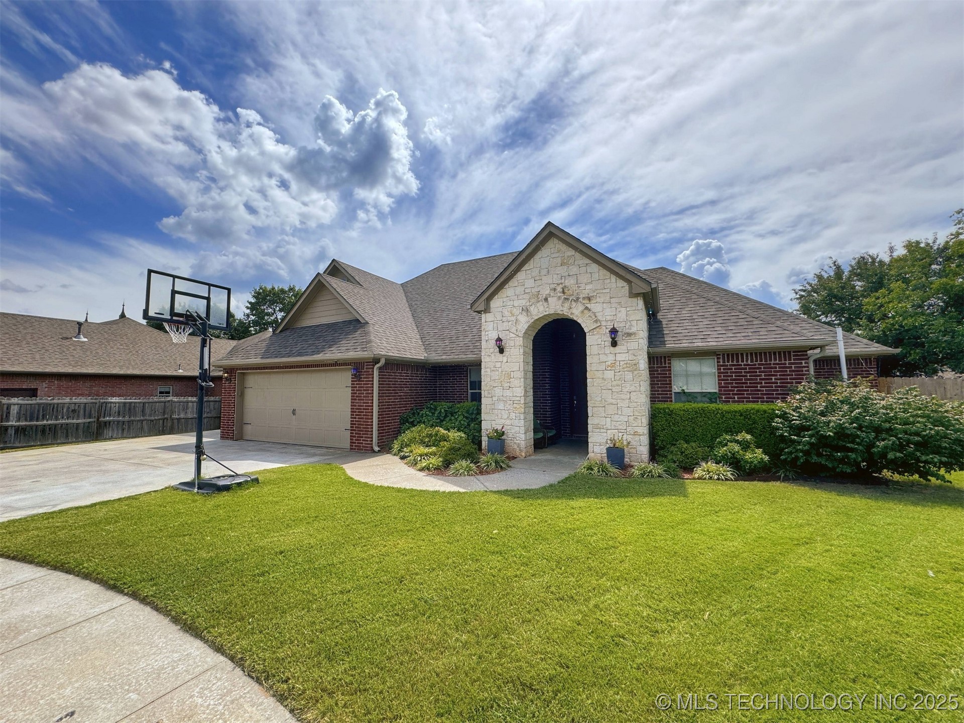 661 Kingston Place Property Photo 1