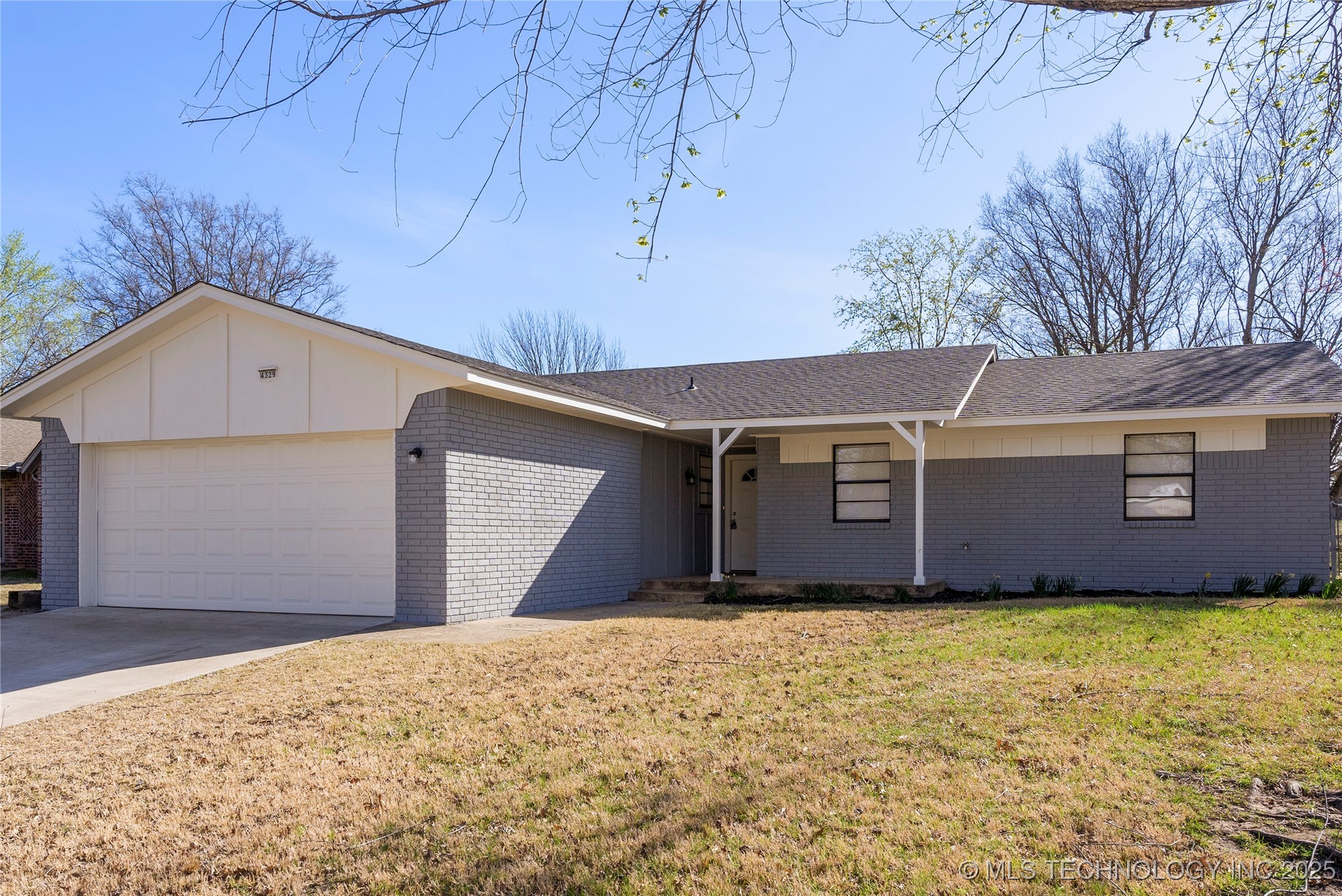 4329 S Cedar Court Property Photo