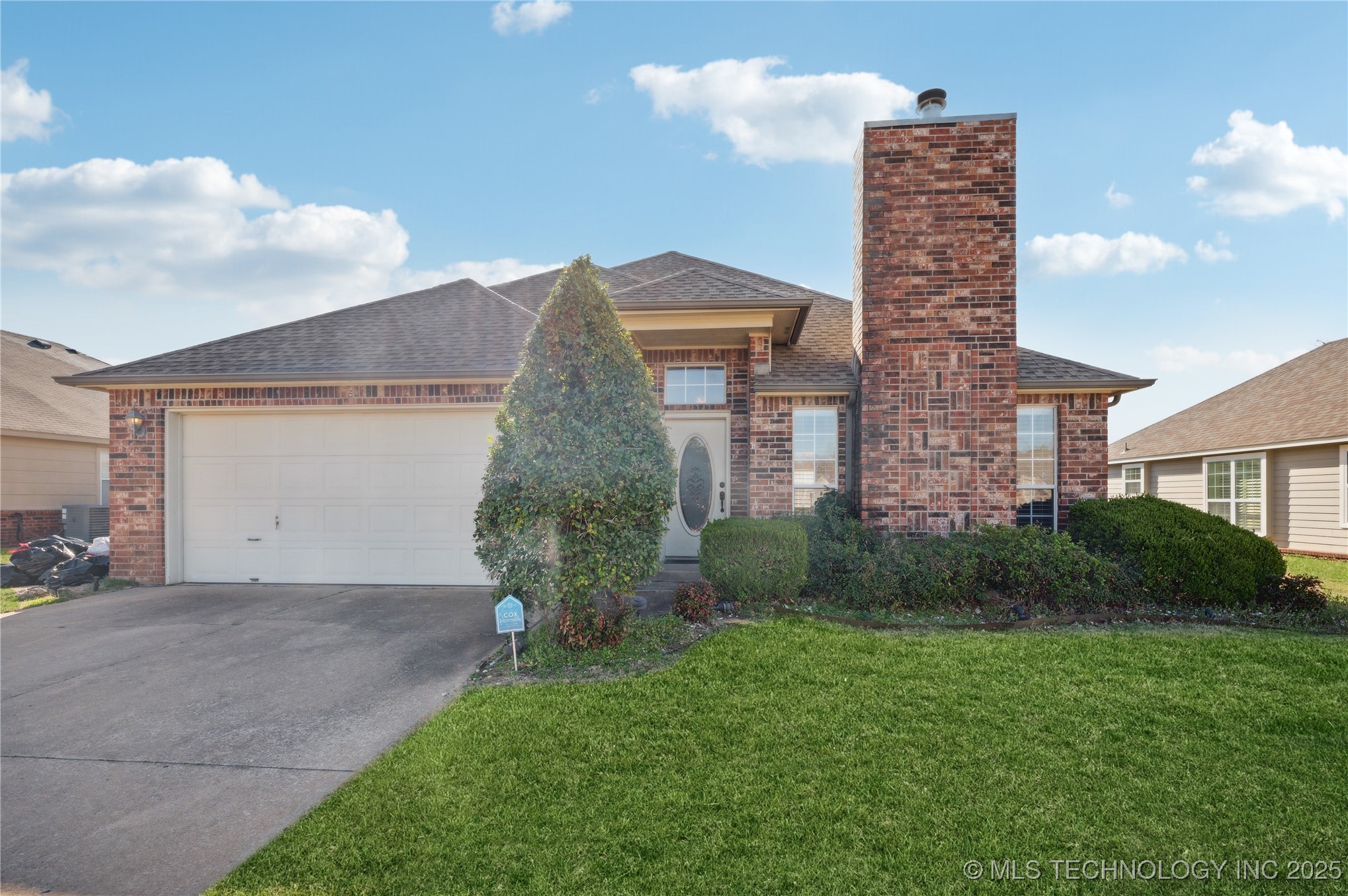 5201 S Oak Avenue Property Photo 1