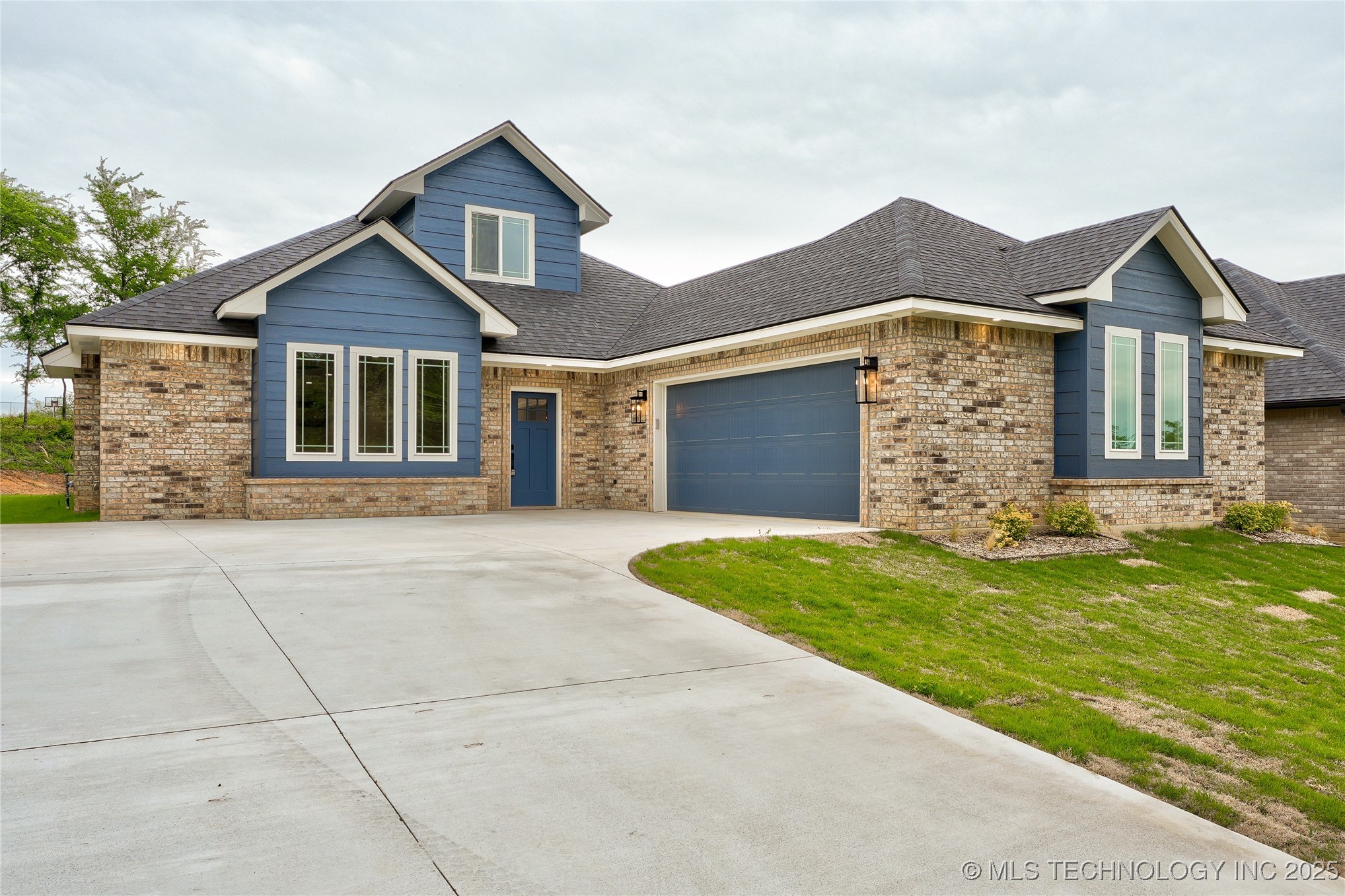 6961 River Oak Drive Property Photo