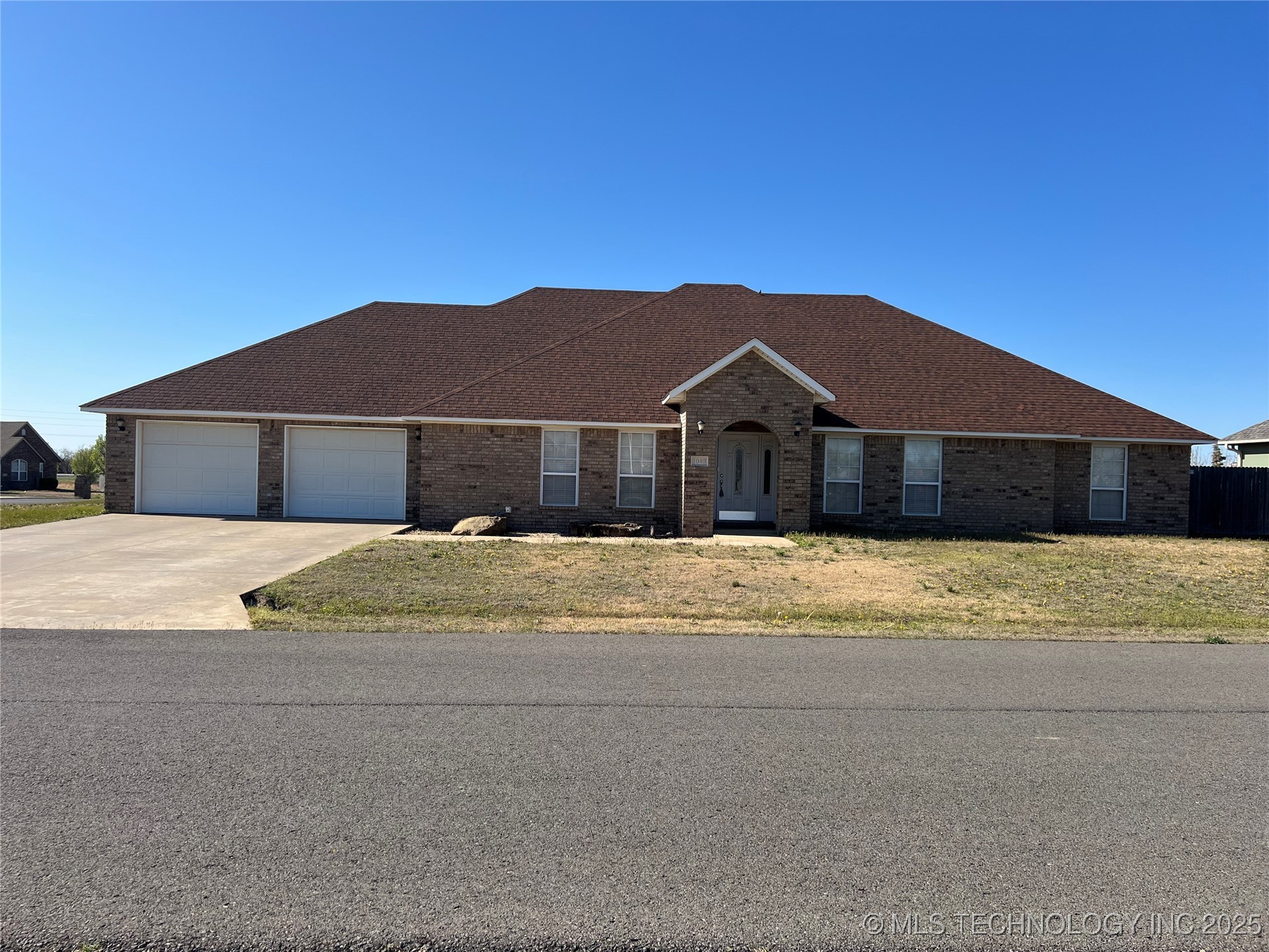 1040 W Mcintosh Avenue Property Photo