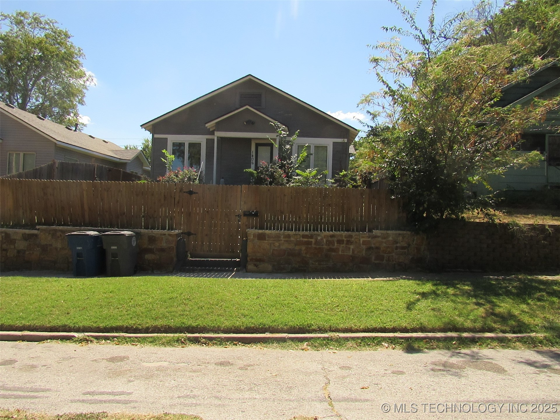 1406 W Admiral Boulevard Property Photo