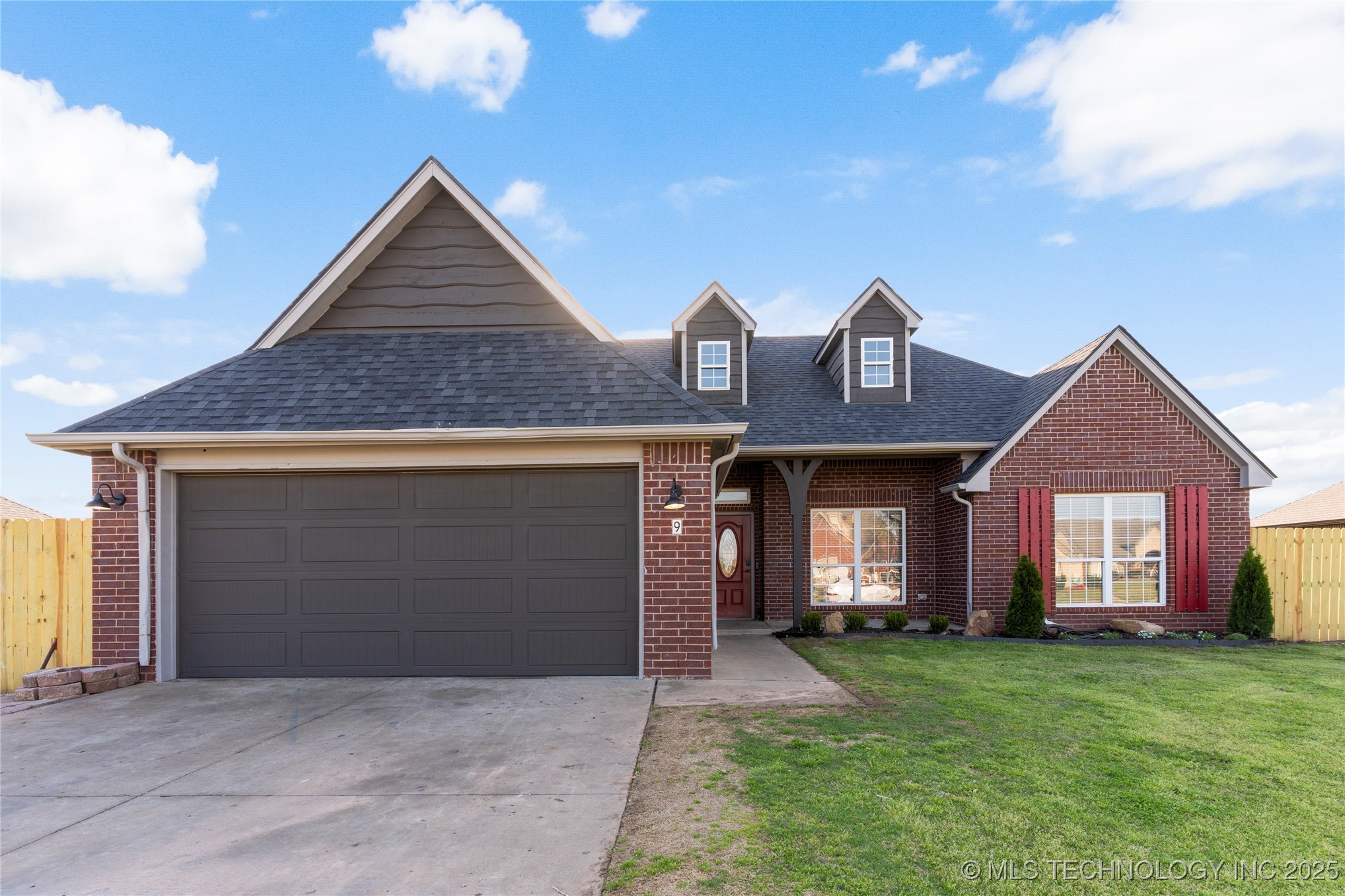 9 Redbud Street Property Photo