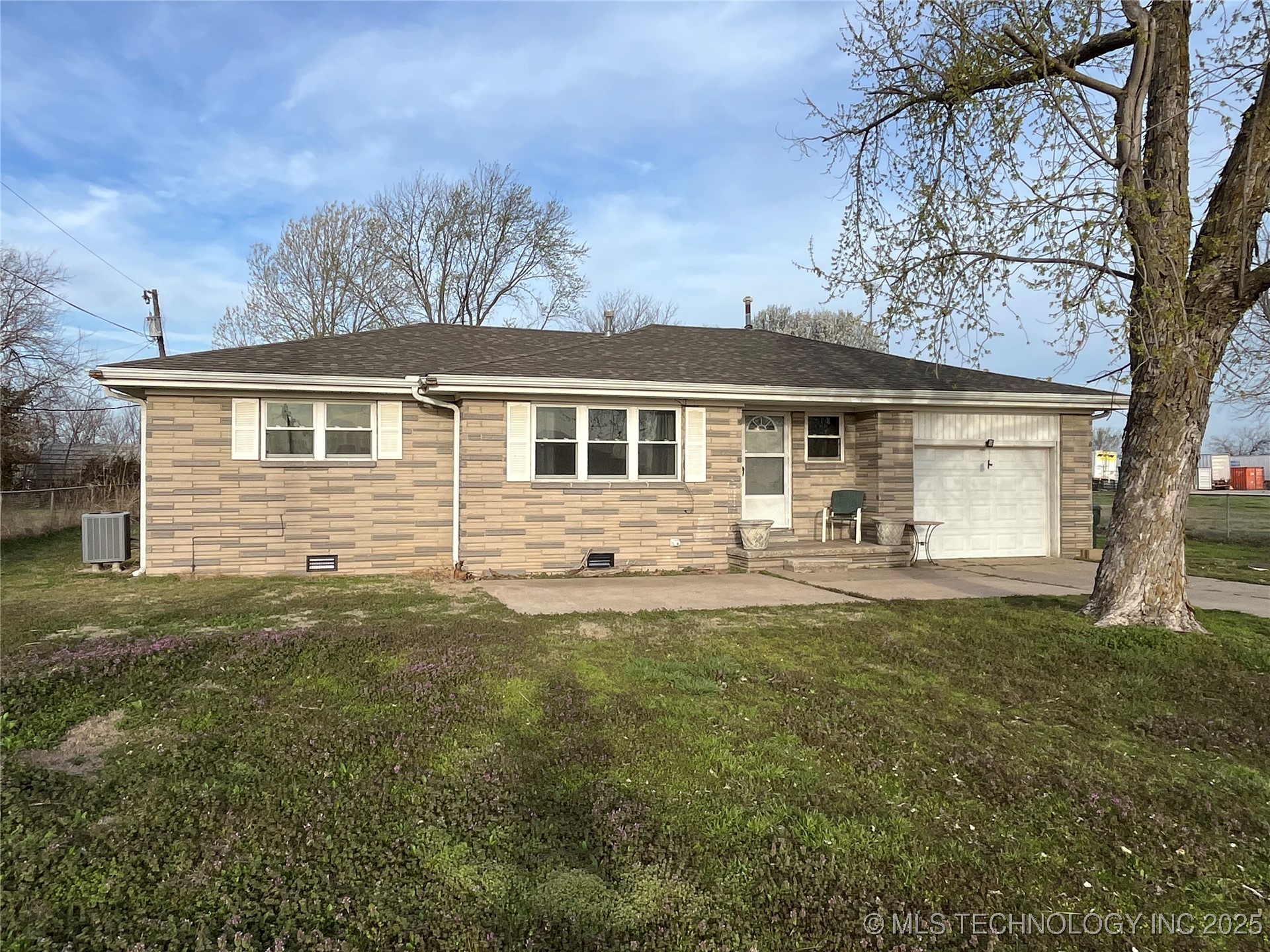 Big Cabin Real Estate Listings Main Image