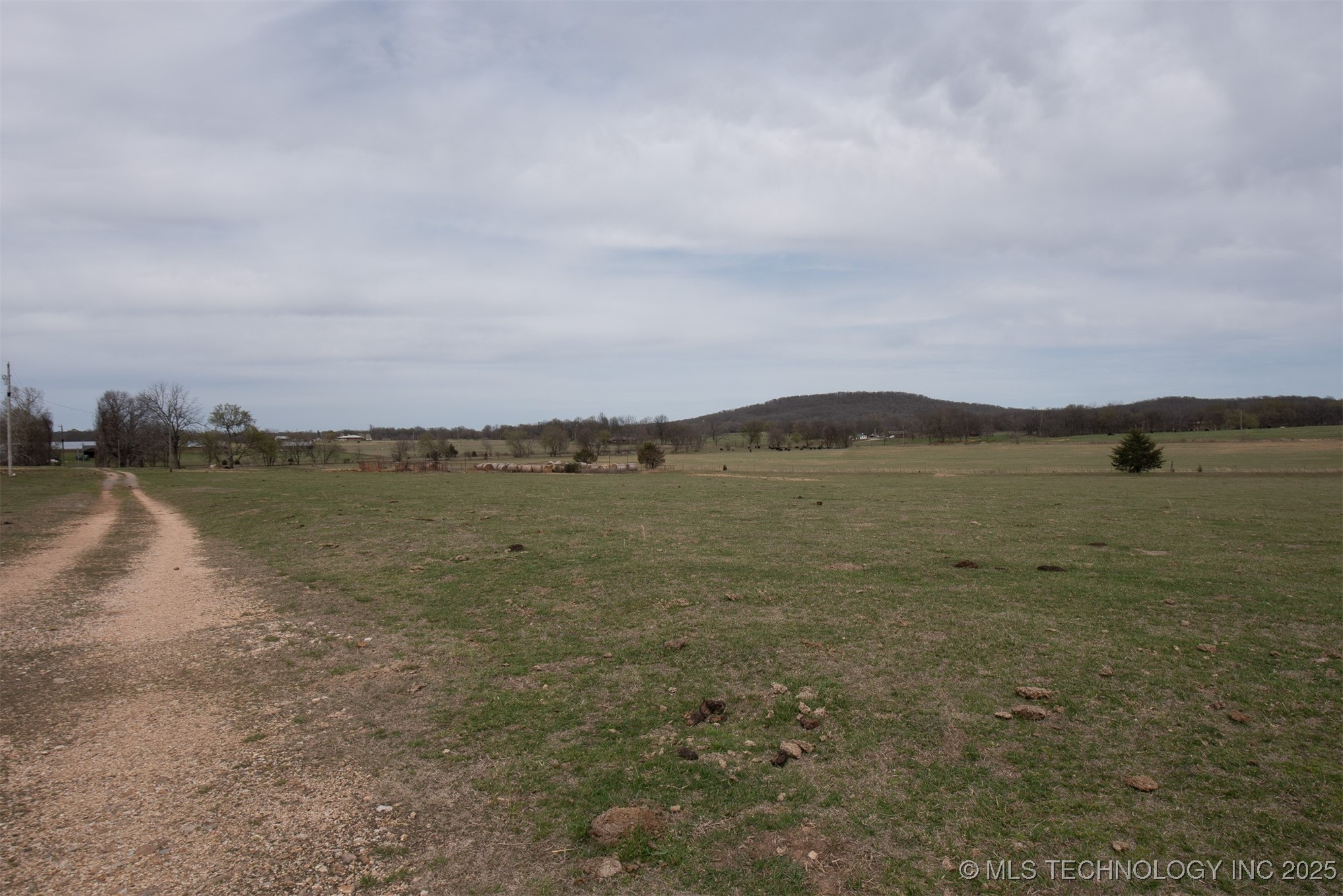690 Road Property Photo 11