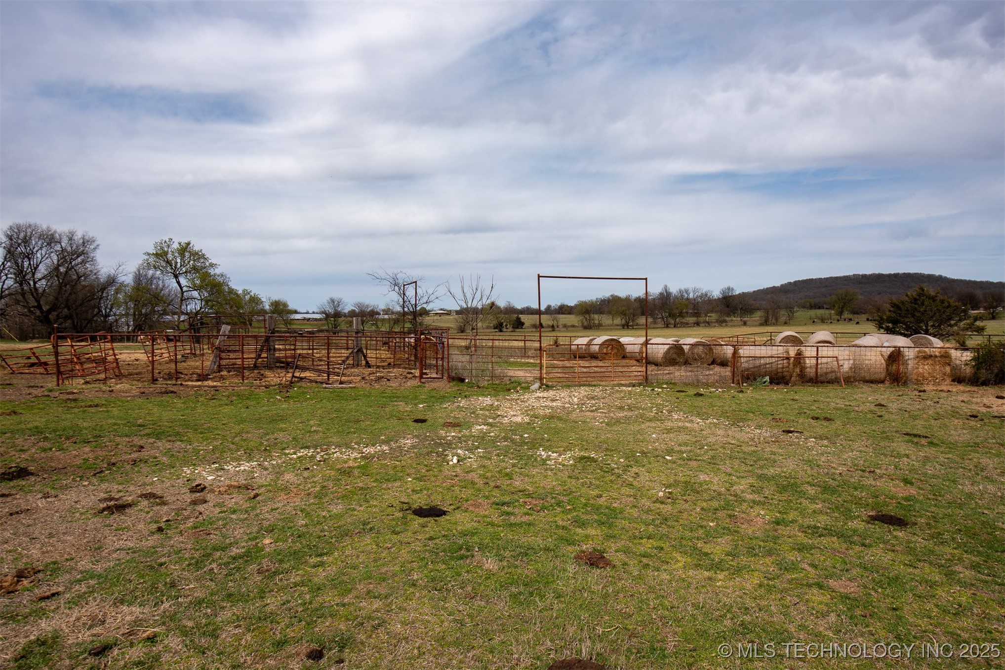 690 Road Property Photo 12