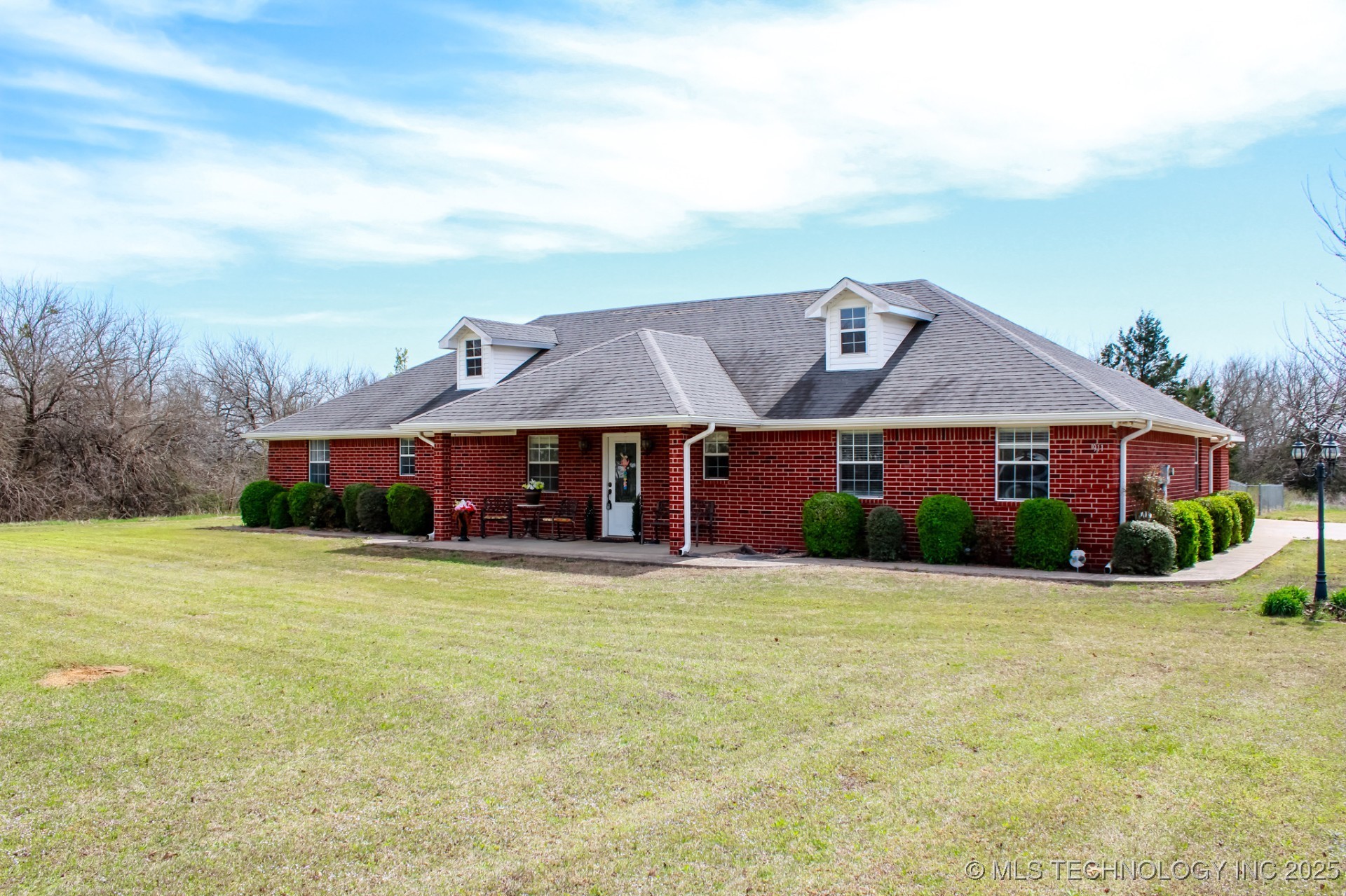 911 Max Road Property Photo