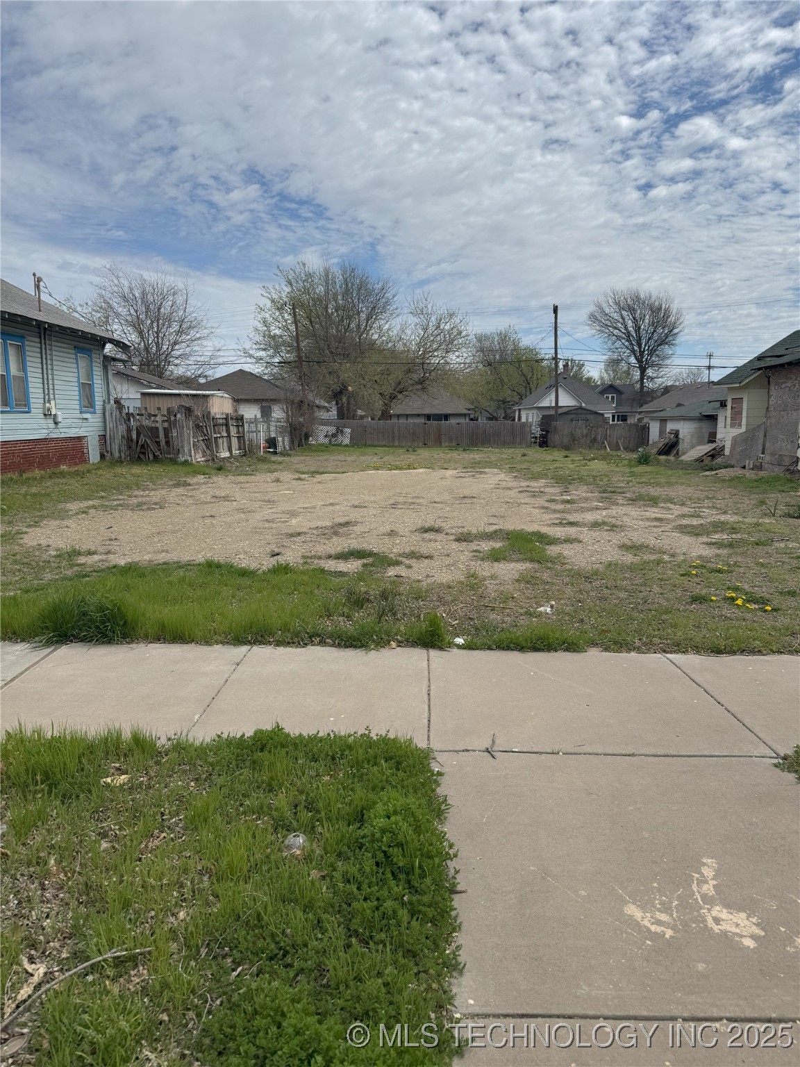105 S Wheeling Avenue Property Photo